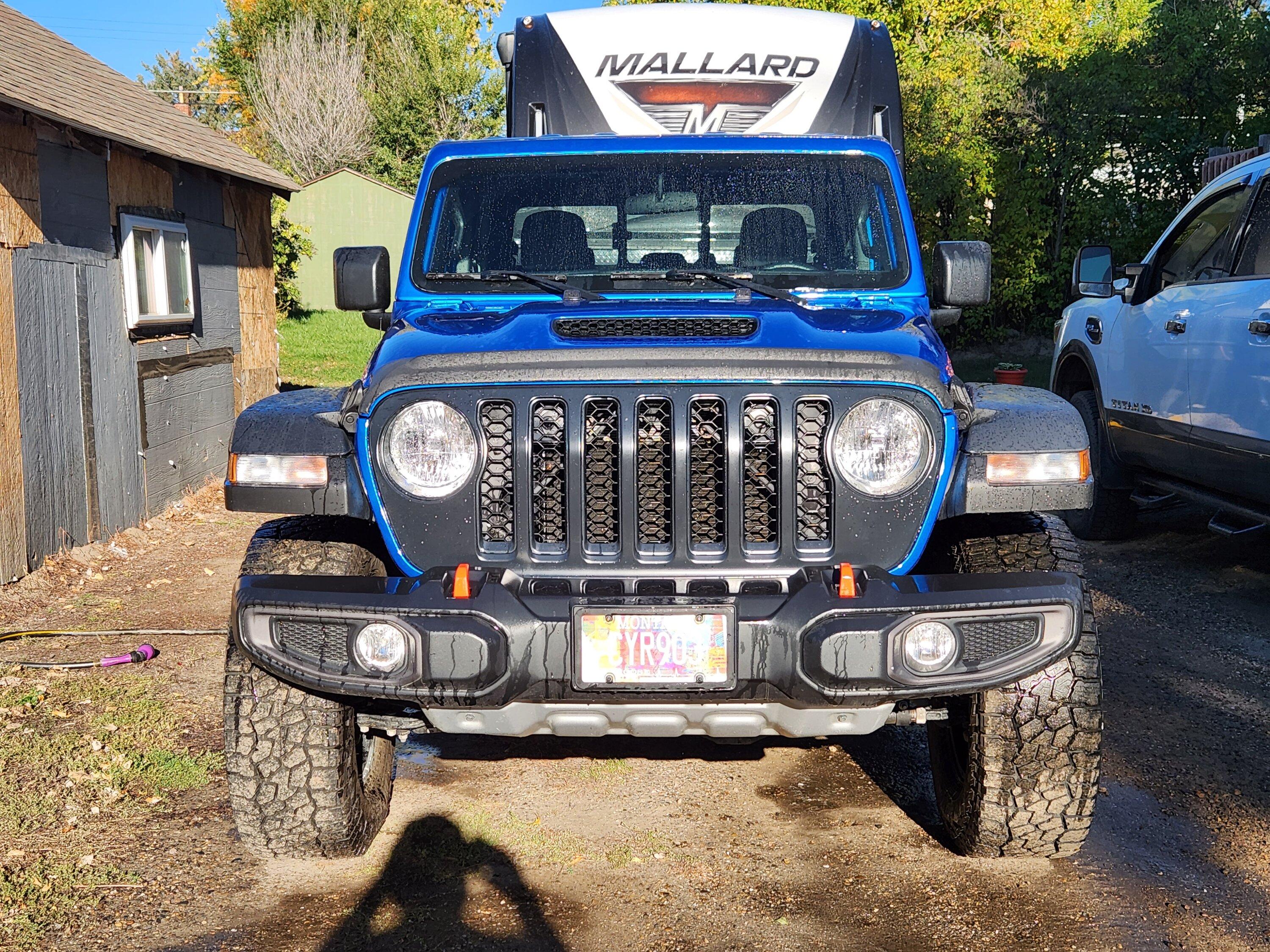 Jeep Gladiator 2021 Mojave 6-spd, <10k miles, $44K 20221017_161317
