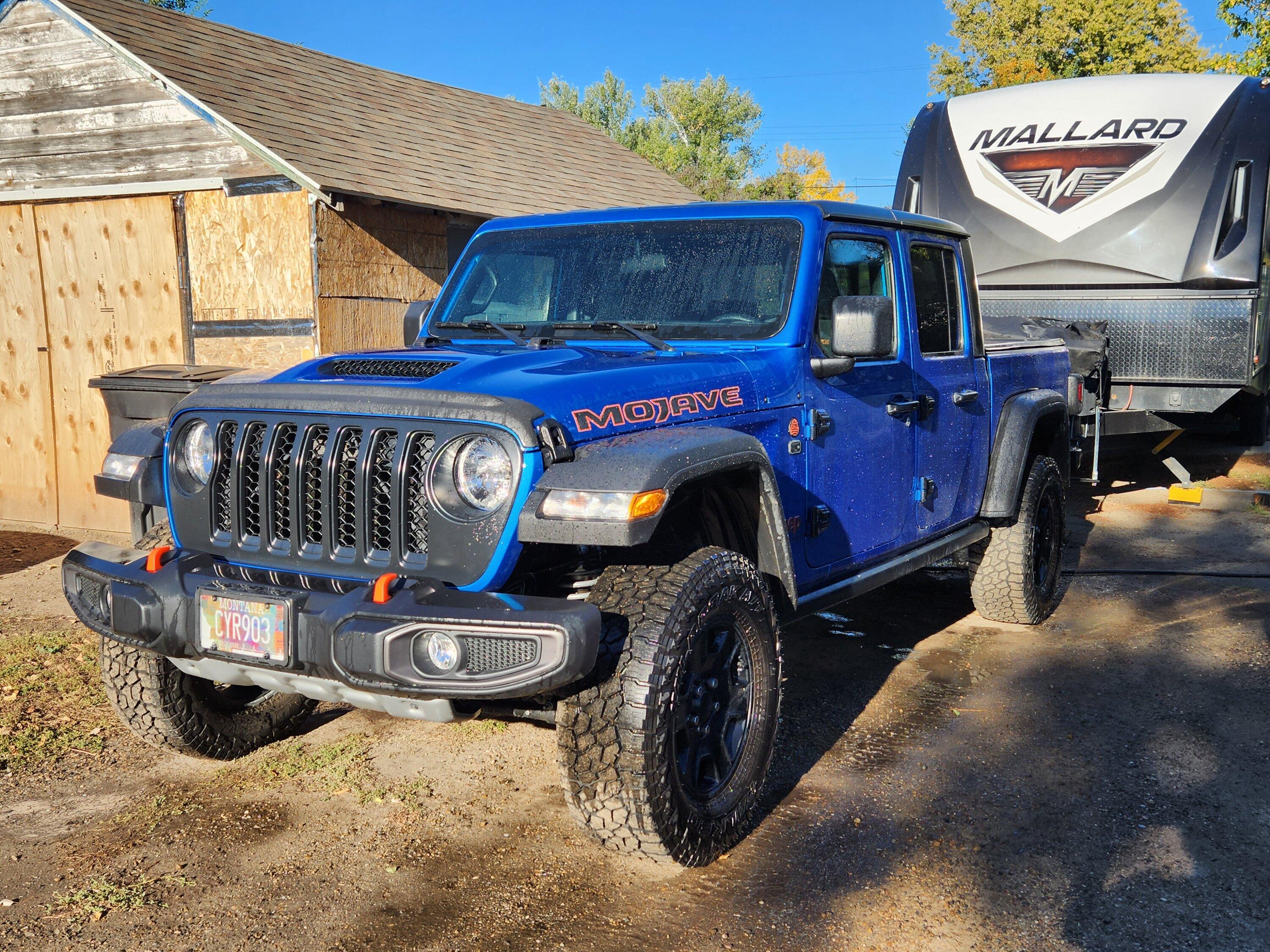 Jeep Gladiator 2021 Mojave 6-spd, <10k miles, $44K 20221017_161323