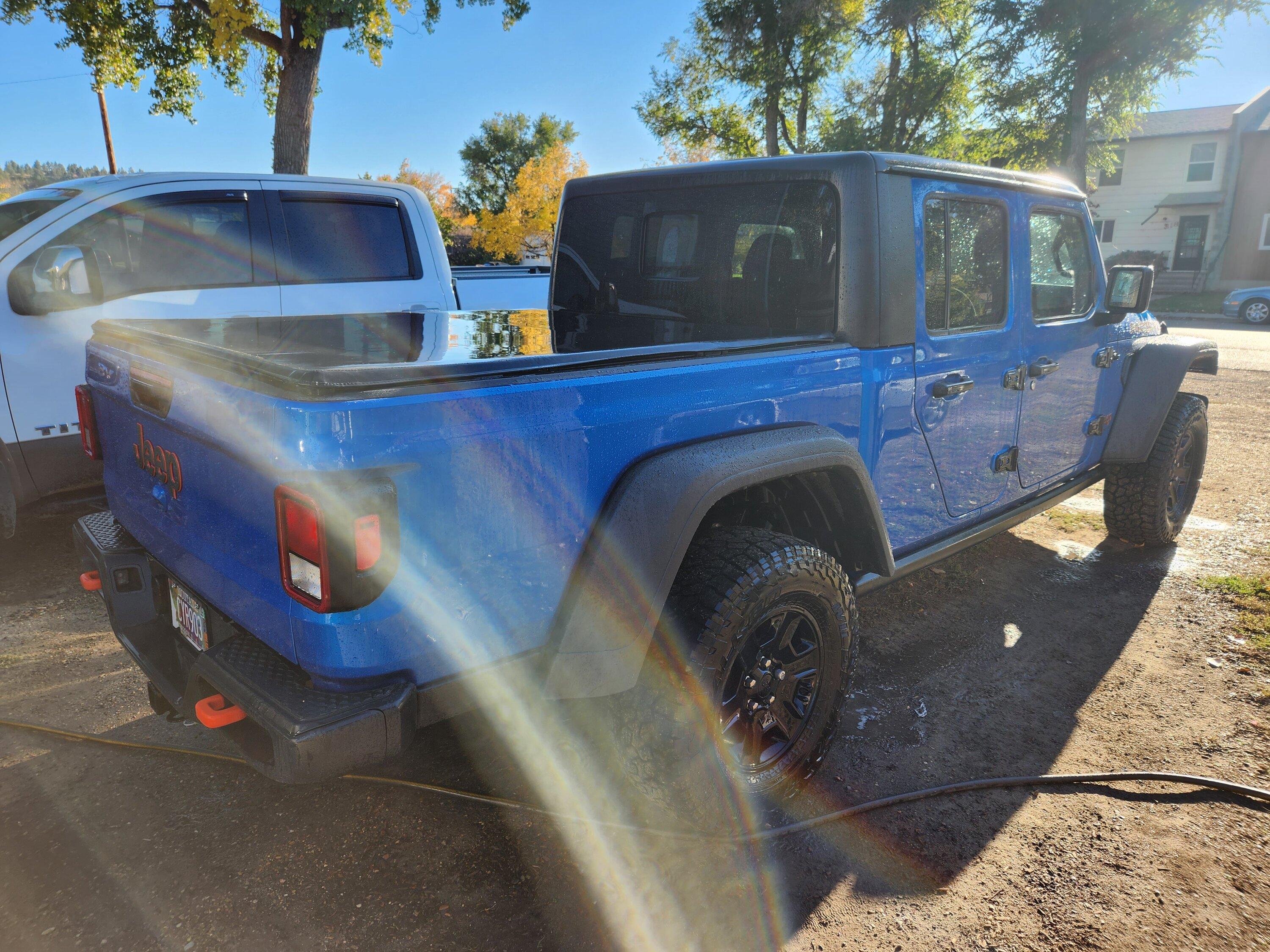 Jeep Gladiator 2021 Mojave 6-spd, <10k miles, $44K 20221017_161344