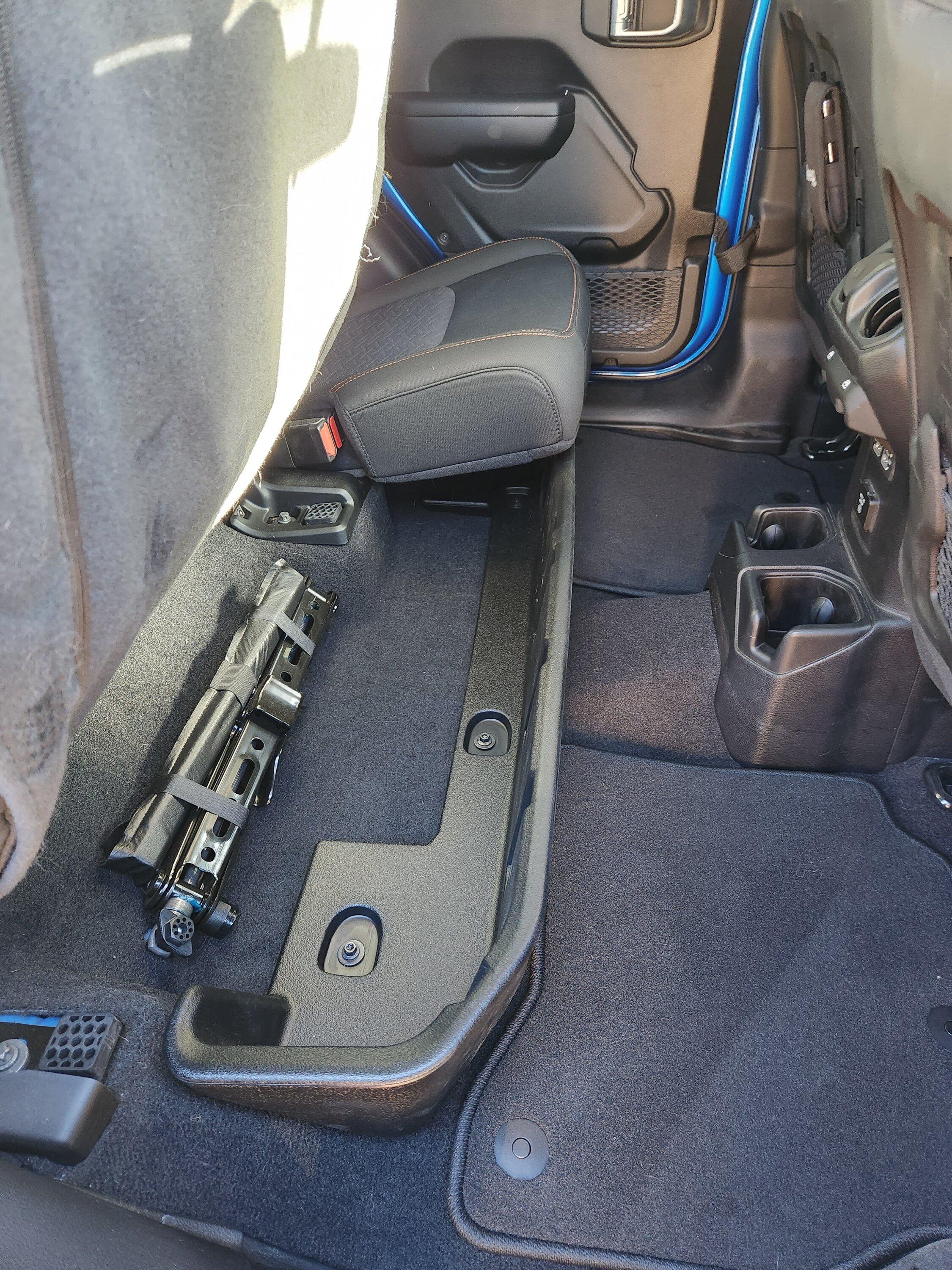 Jeep Gladiator 2021 Mojave 6-spd, <10k miles, $44K 20221017_161357