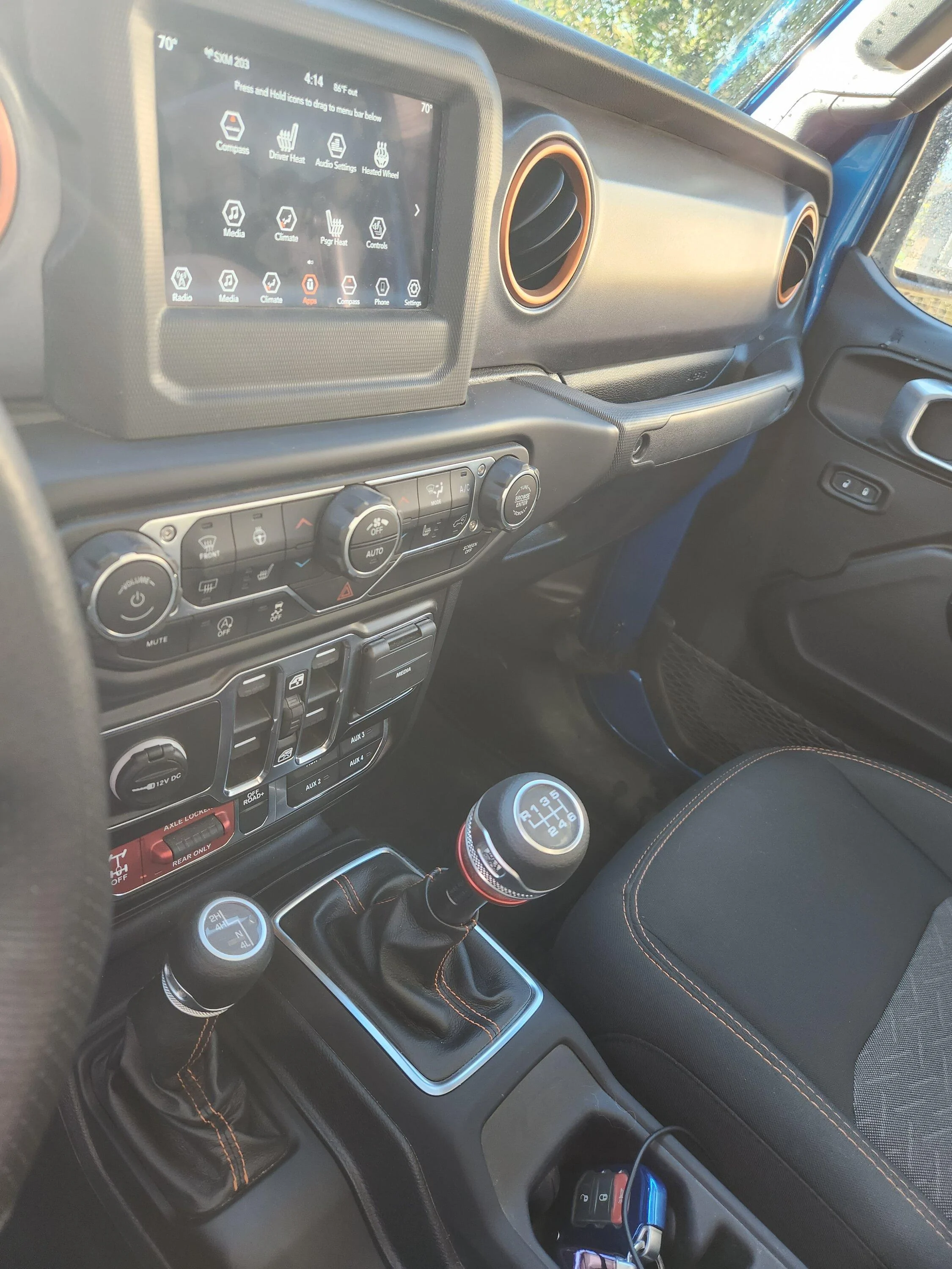 Jeep Gladiator 2021 Mojave 6-spd, <10k miles, $44K 20221017_161436