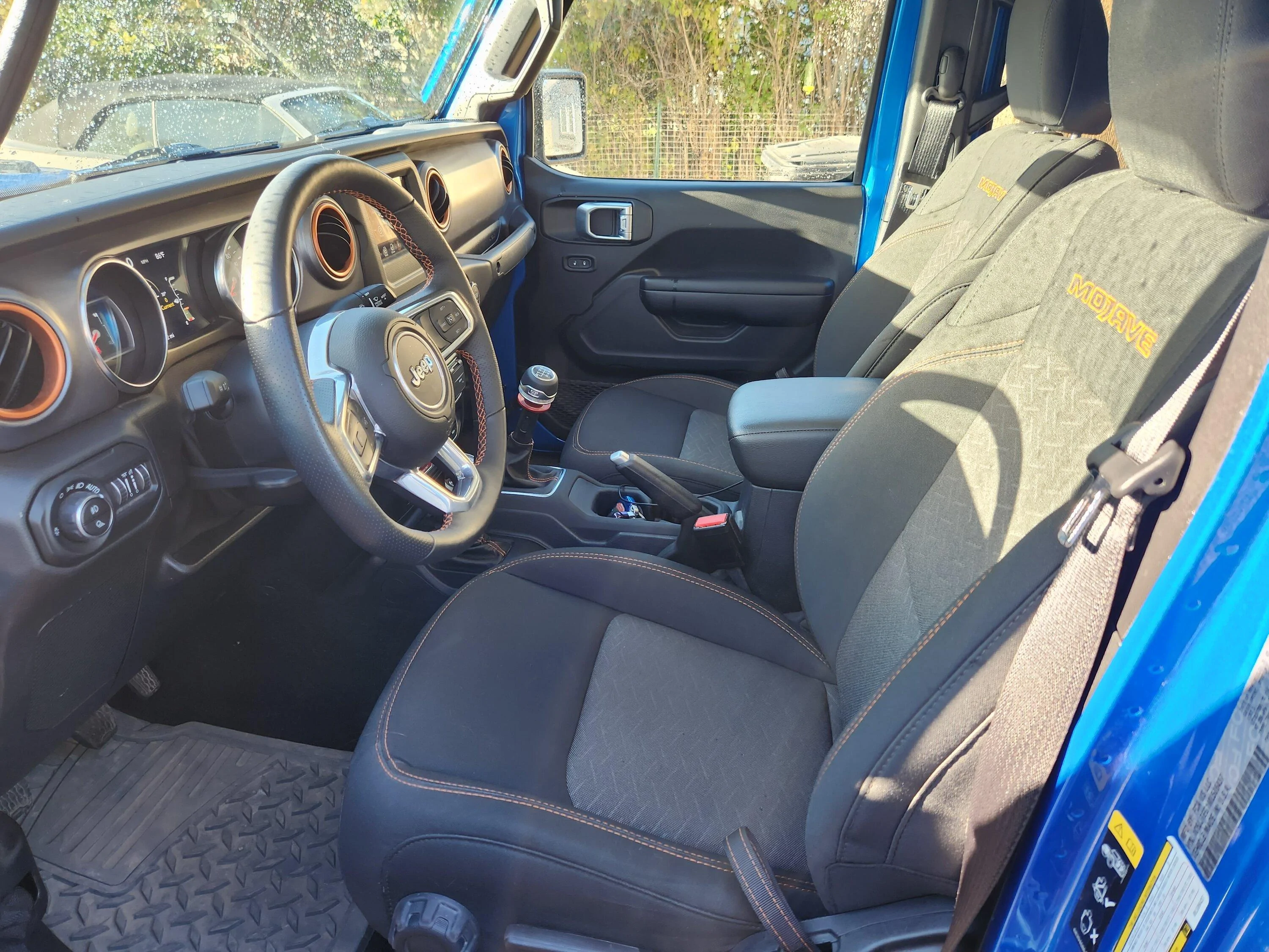 Jeep Gladiator 2021 Mojave 6-spd, <10k miles, $44K 20221017_161439