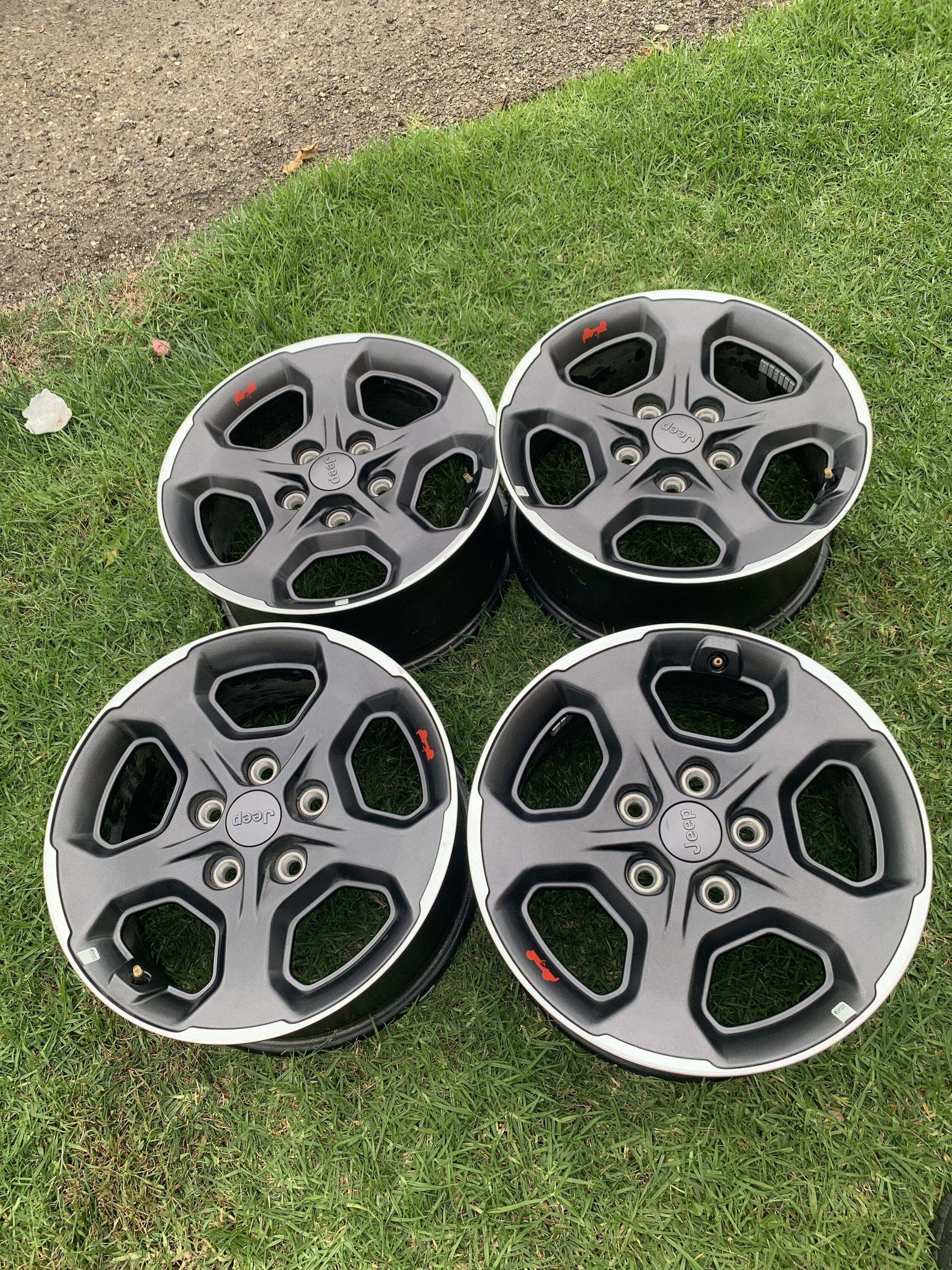 Jeep Gladiator Rubicon wheels 7093CC71-F31D-48AB-ACFC-356EB2D1C122