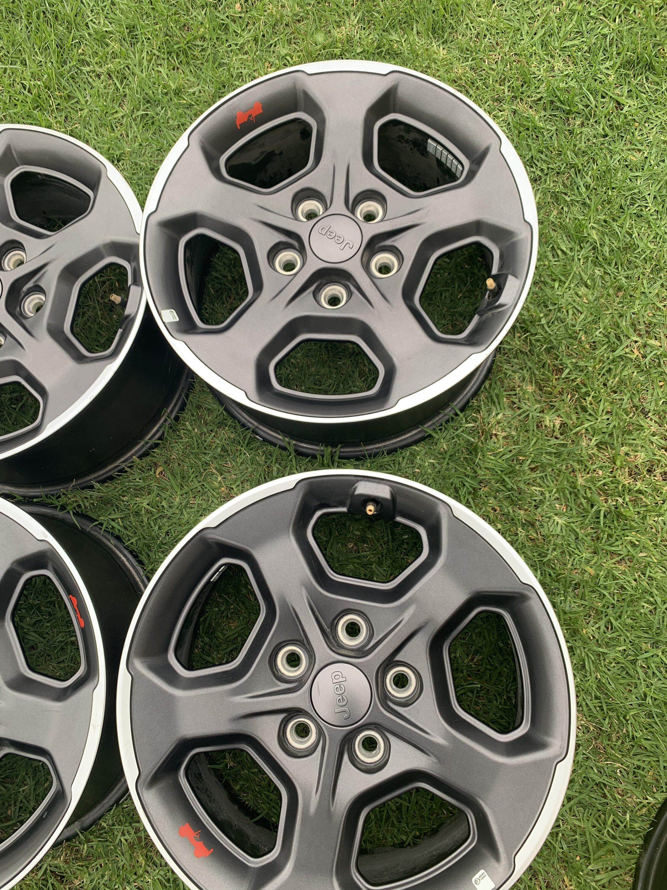 Jeep Gladiator Rubicon wheels 332C7389-4EFD-40E2-AB51-6BCD2FFEBC0A