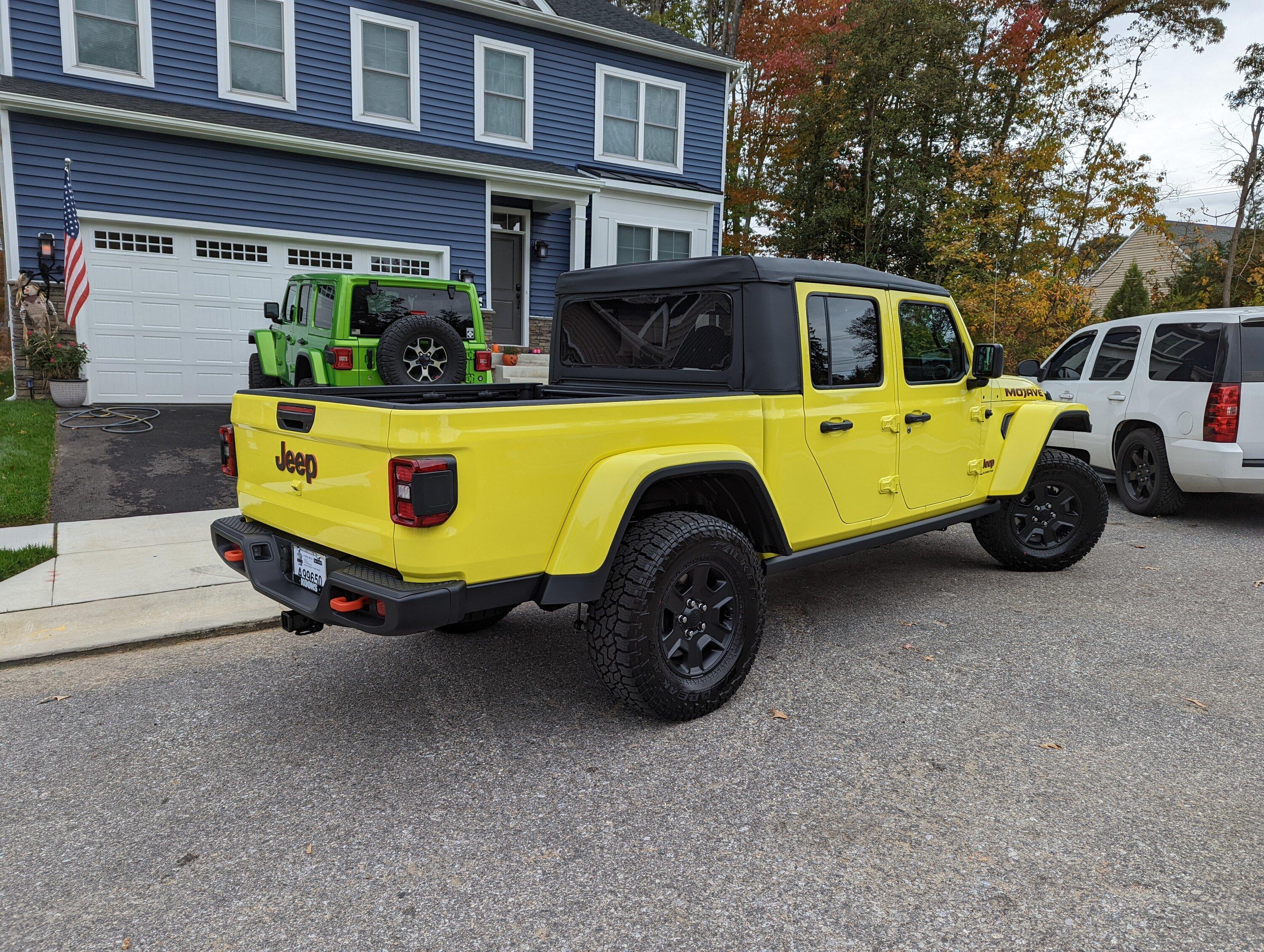 Jeep Gladiator HIGH VELOCITY YELLOW Gladiator JT Club PXL_20221023_155520082