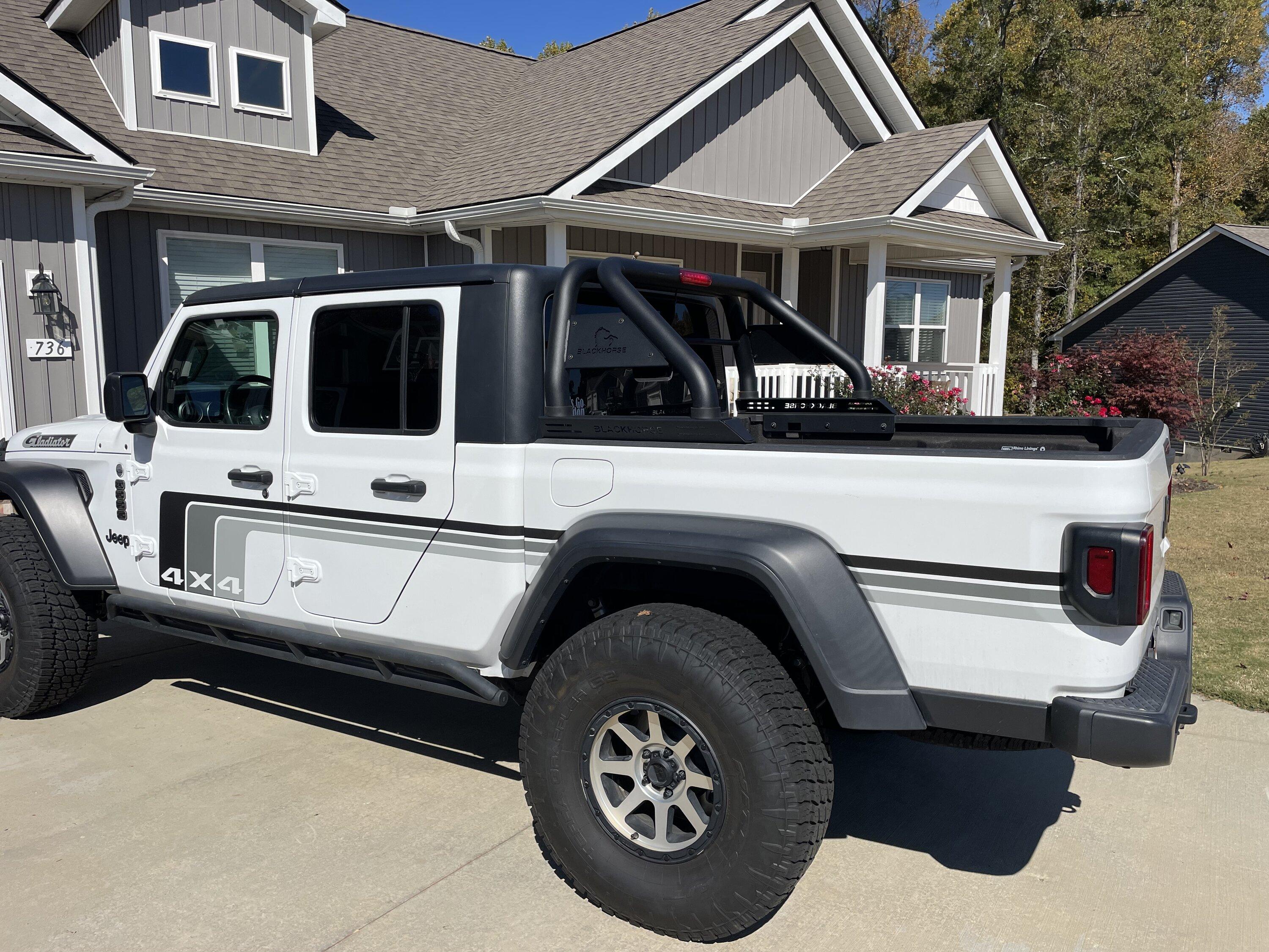 Jeep Gladiator Blackhorse roll bar for sale. 28B04365-568D-4A81-9164-ED06D4737C91