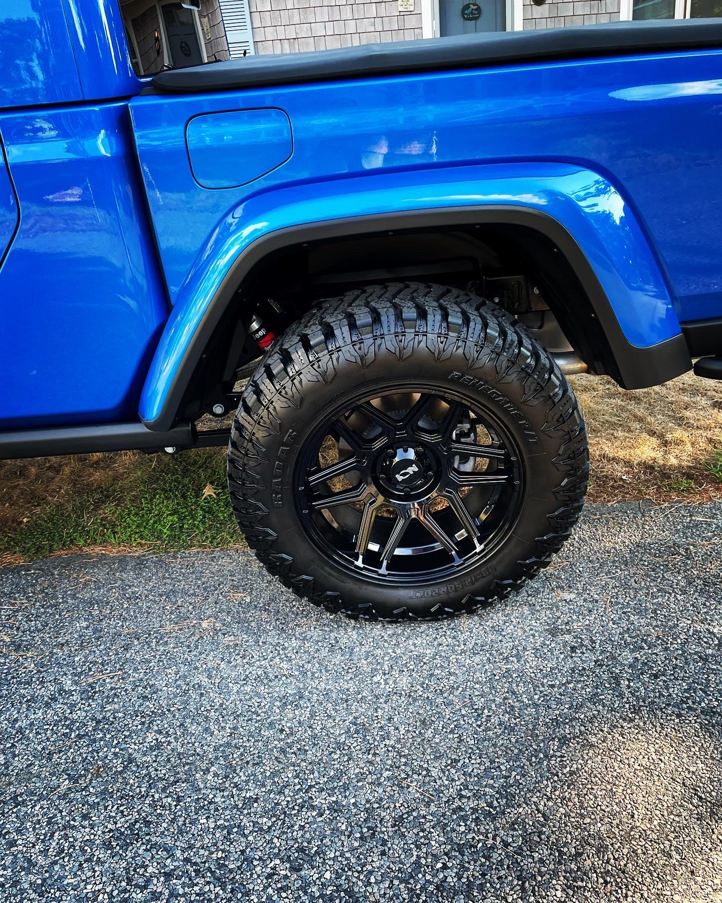 Jeep Gladiator Back space range? 272190B3-9B47-490F-8CFF-151275A6D74A