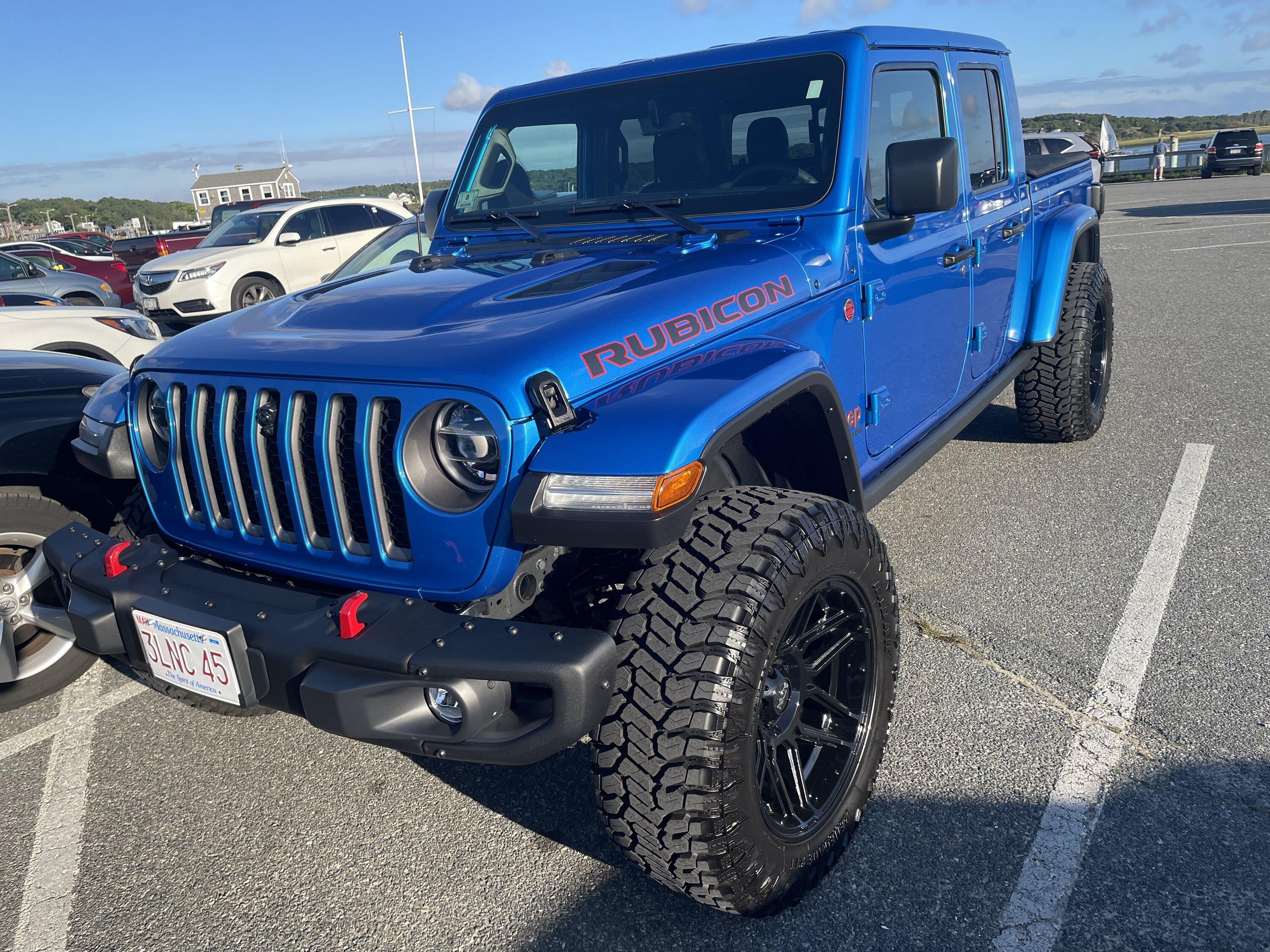 Jeep Gladiator Back space range? B430531A-2791-4656-8371-92EA4C8C90CC