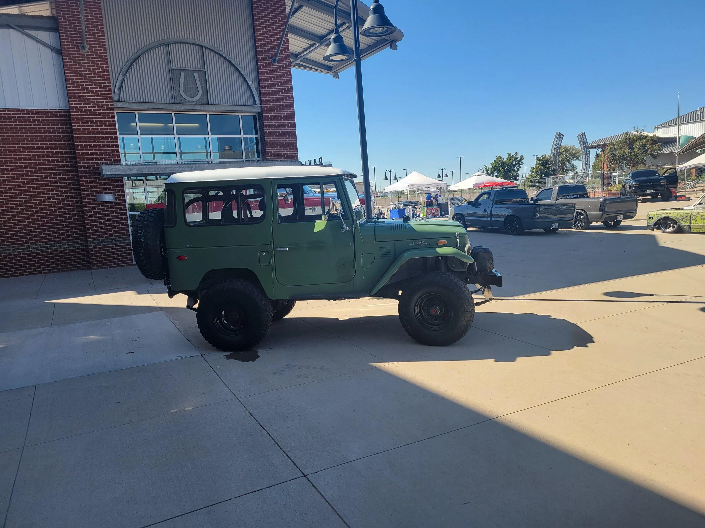 Jeep Gladiator Excellent comparison of IFS vs SFA (Jeep on 37s vs FJ cruiser) from a Toyota fan. 20220917_110958