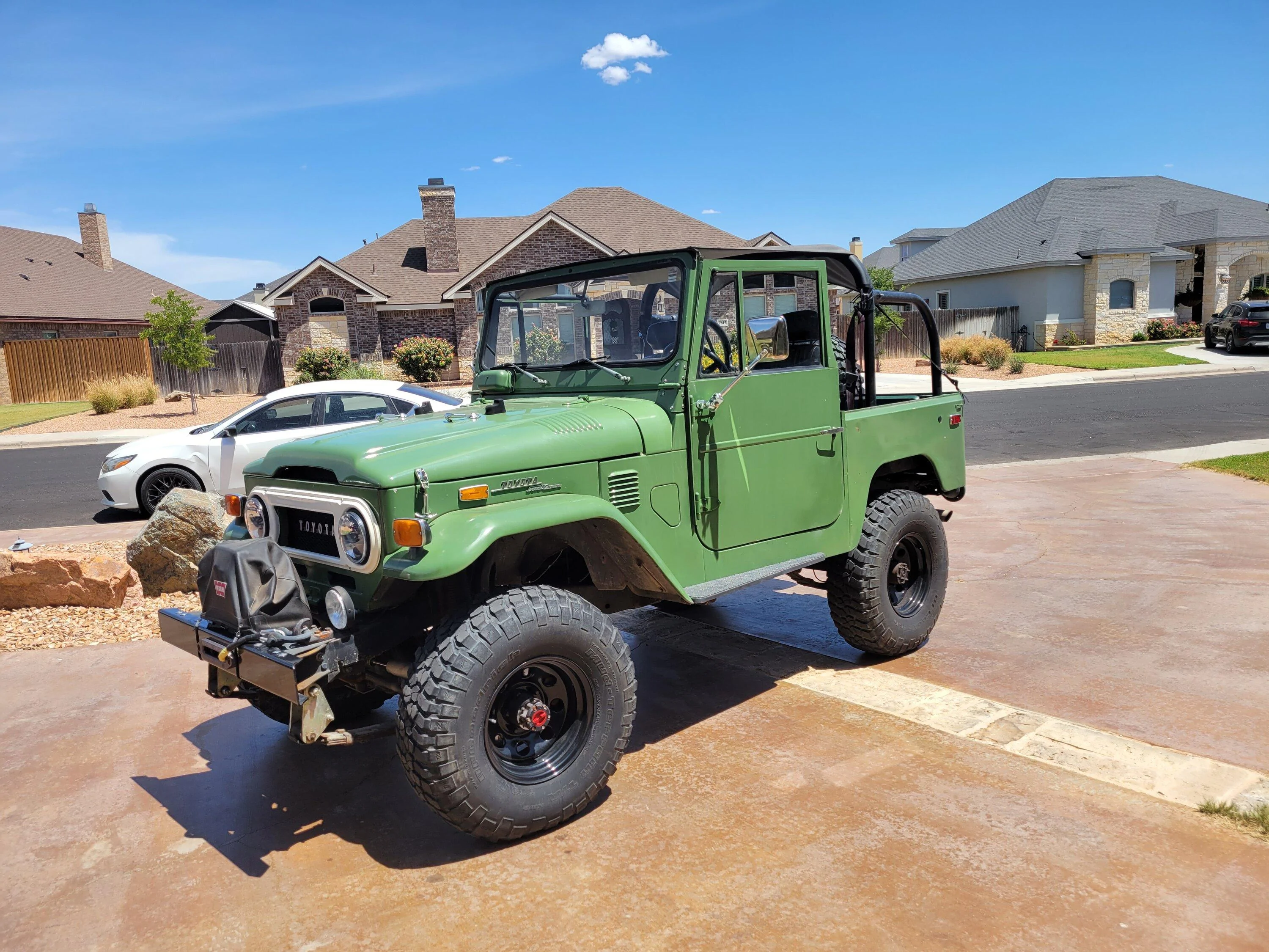 Jeep Gladiator Excellent comparison of IFS vs SFA (Jeep on 37s vs FJ cruiser) from a Toyota fan. 20220730_150609