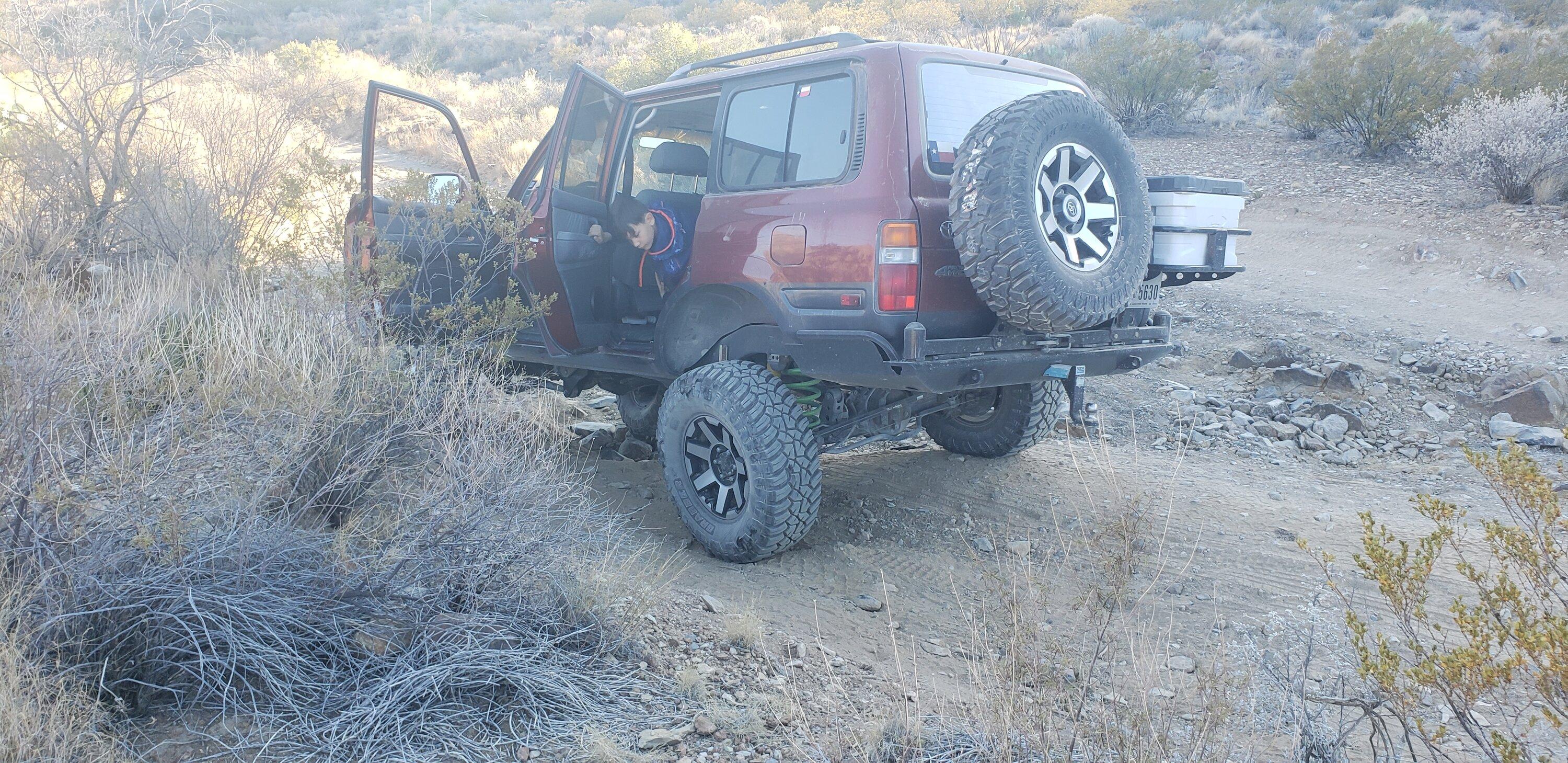 Jeep Gladiator Excellent comparison of IFS vs SFA (Jeep on 37s vs FJ cruiser) from a Toyota fan. 20201227_162136