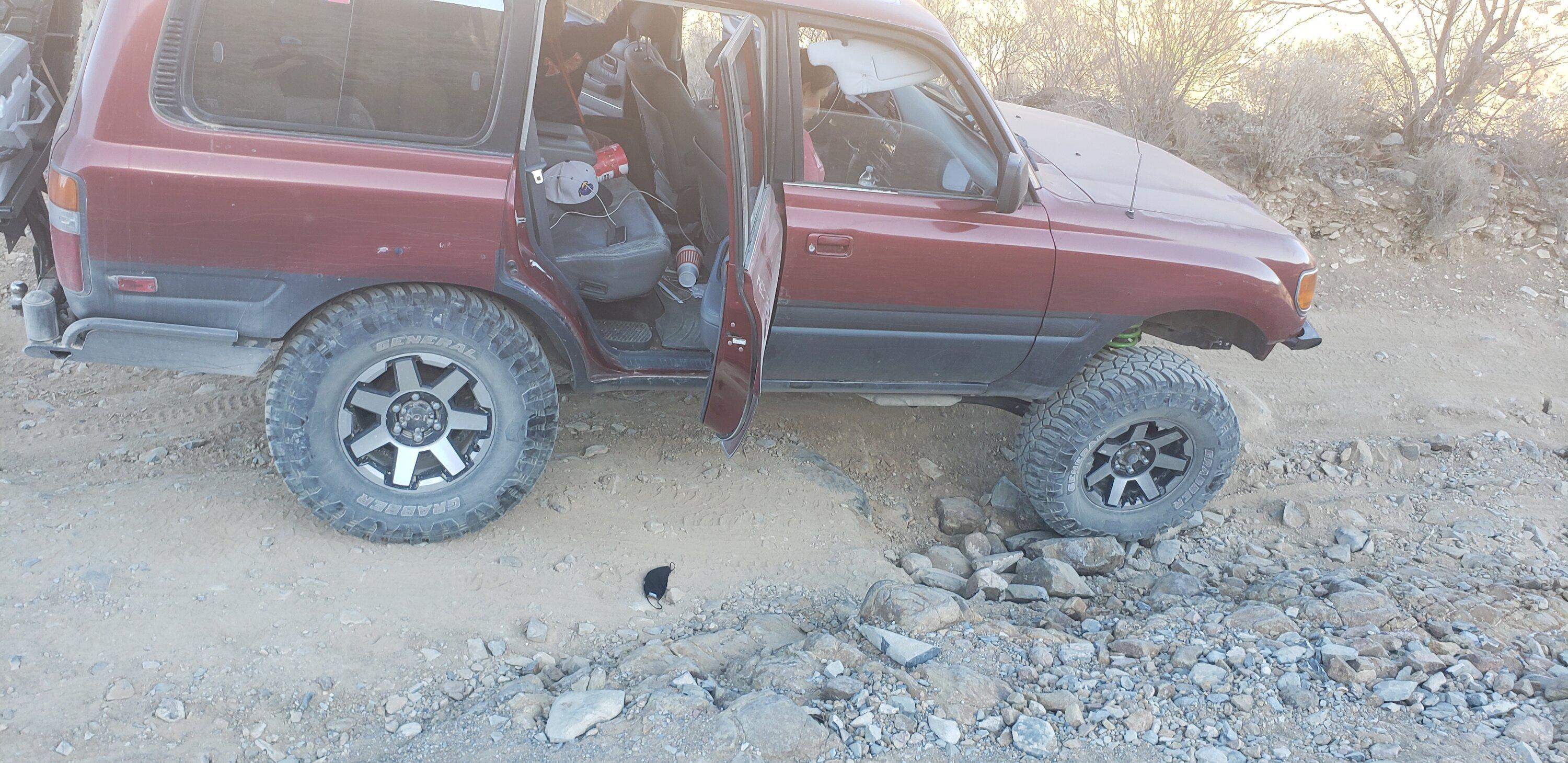Jeep Gladiator Excellent comparison of IFS vs SFA (Jeep on 37s vs FJ cruiser) from a Toyota fan. 20201227_162212