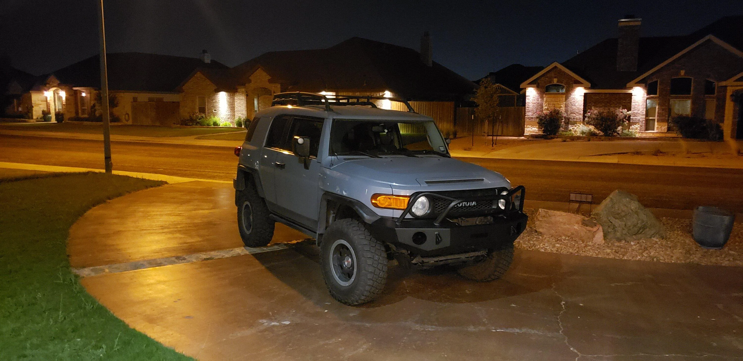 Jeep Gladiator Excellent comparison of IFS vs SFA (Jeep on 37s vs FJ cruiser) from a Toyota fan. 20190628_232911