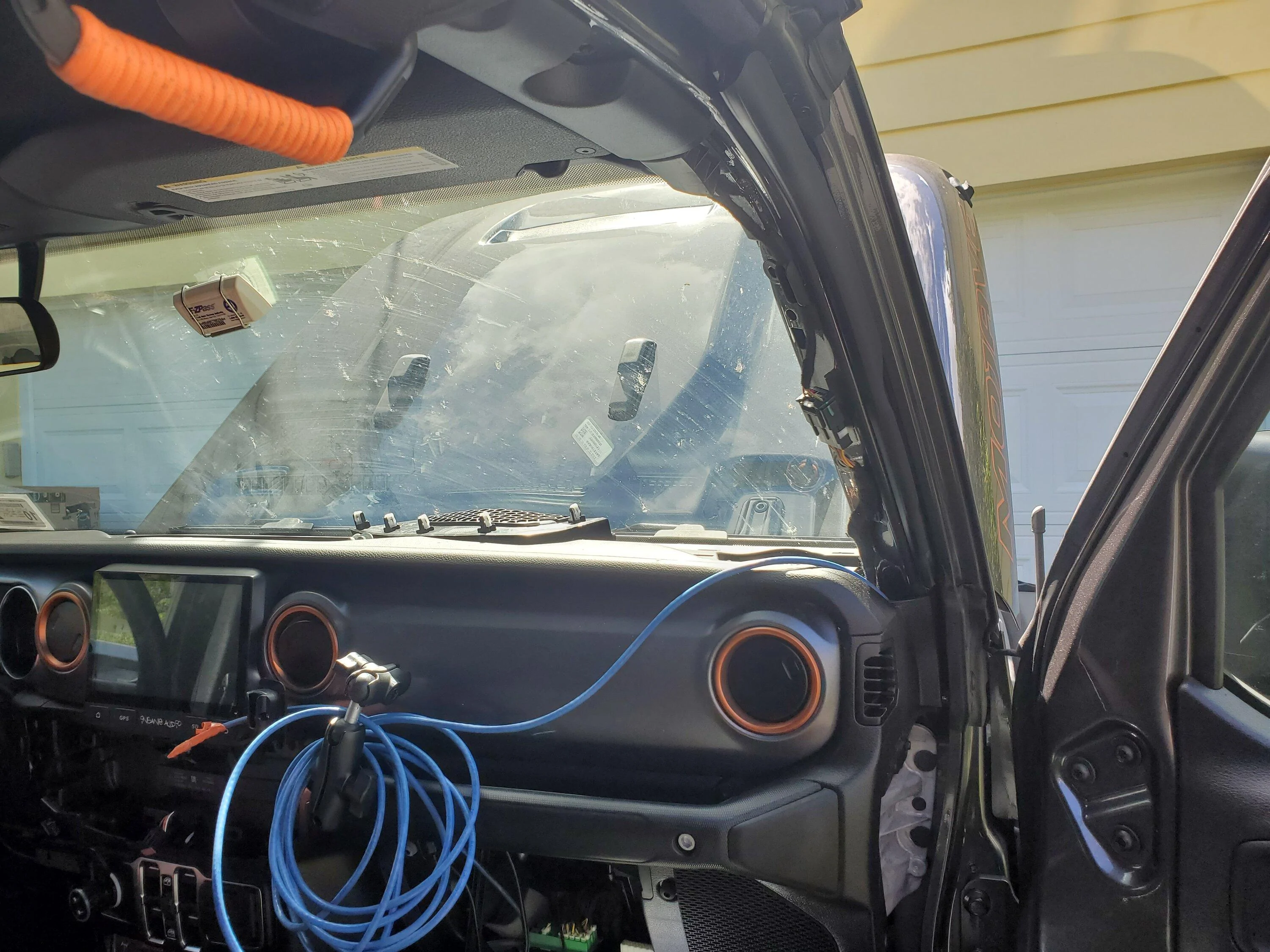 Jeep Gladiator Easy routing of wires through passenger side pillar 20220901_114530