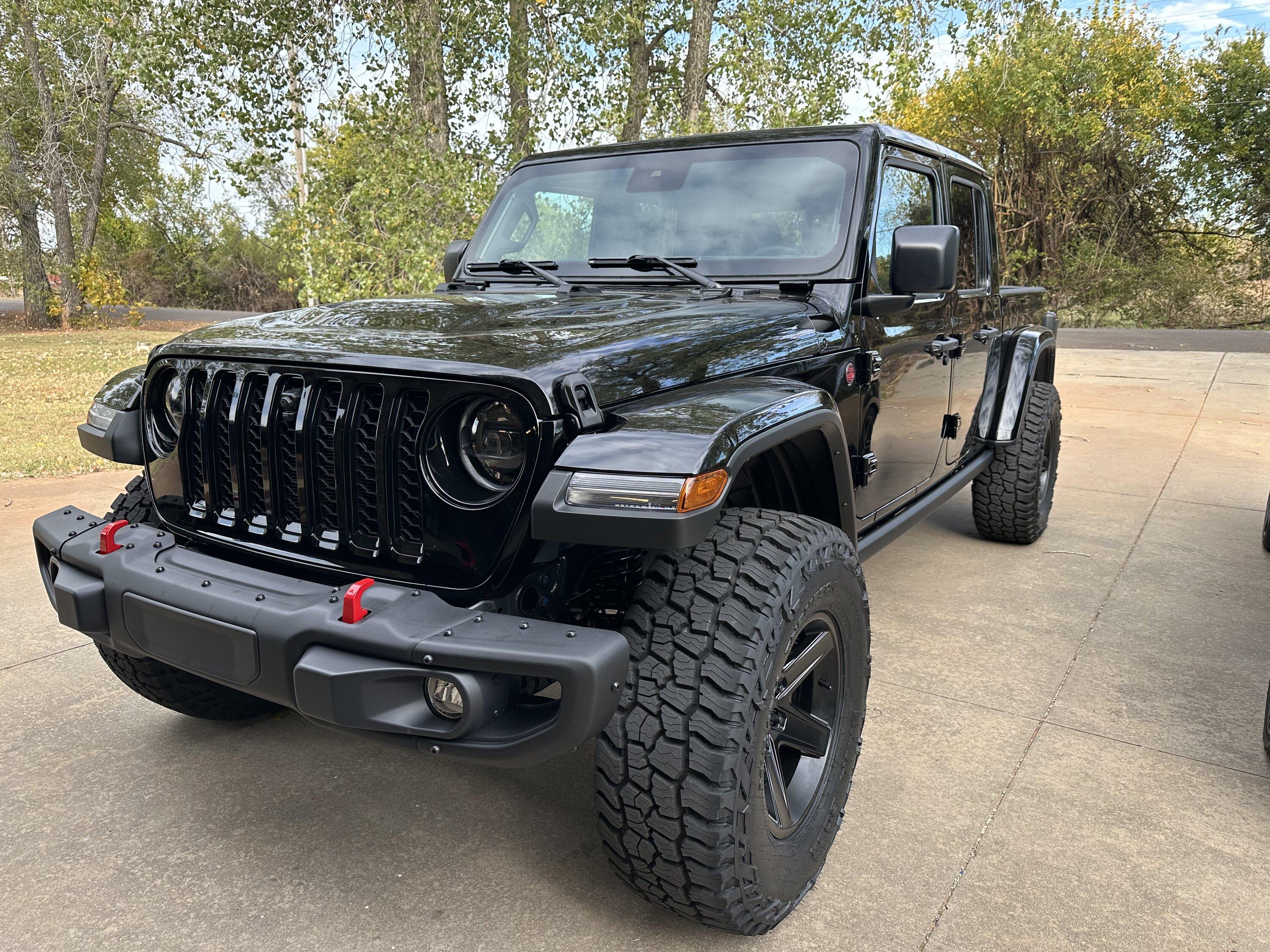 Jeep Gladiator BLACK Gladiator JT Club EEB418B0-9617-4C3C-B708-EF457824B571