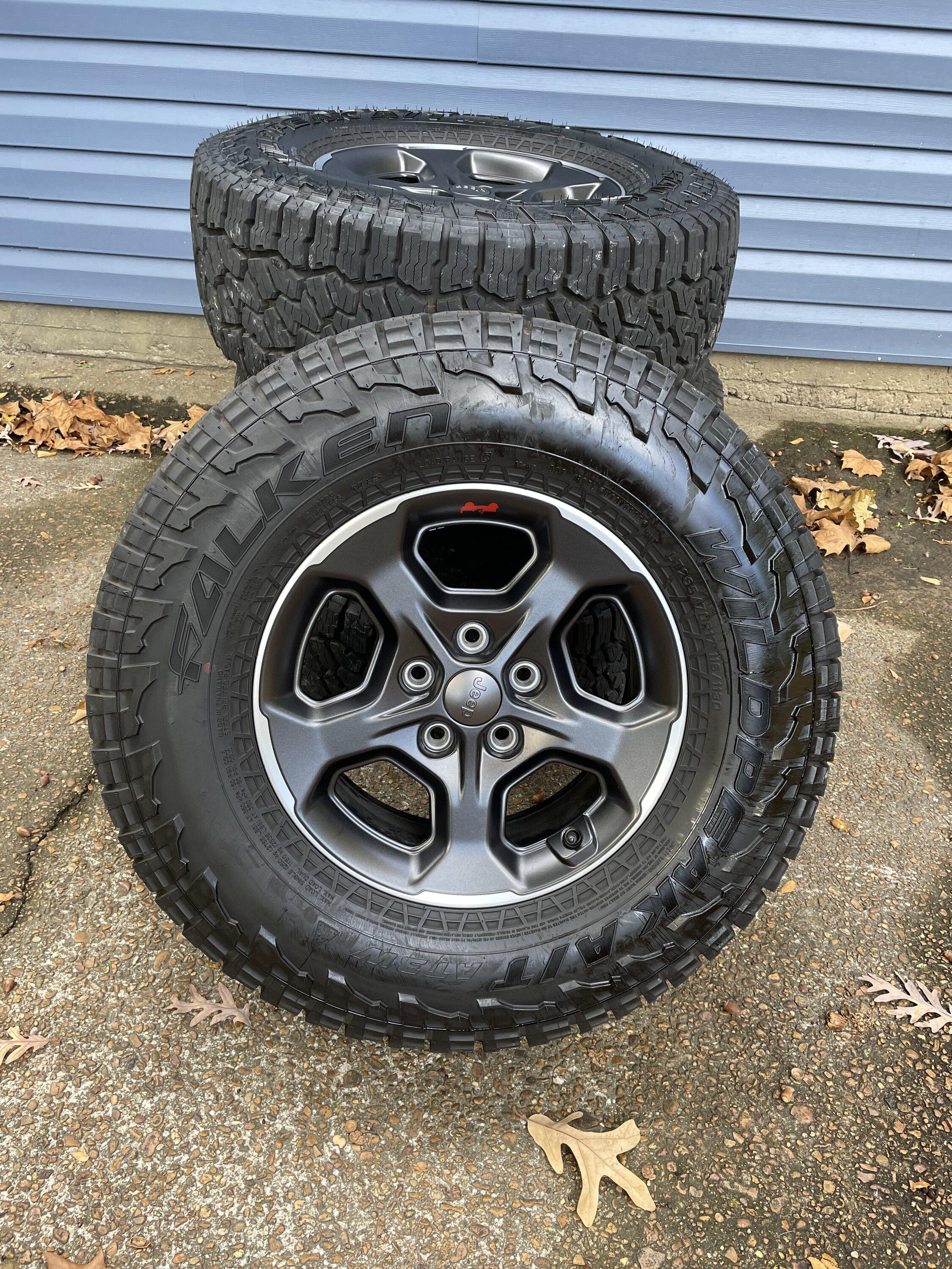 Jeep Gladiator Rubicon 33” wheels and tires ED3AB632-F63A-40B3-AF46-BA08286CC340