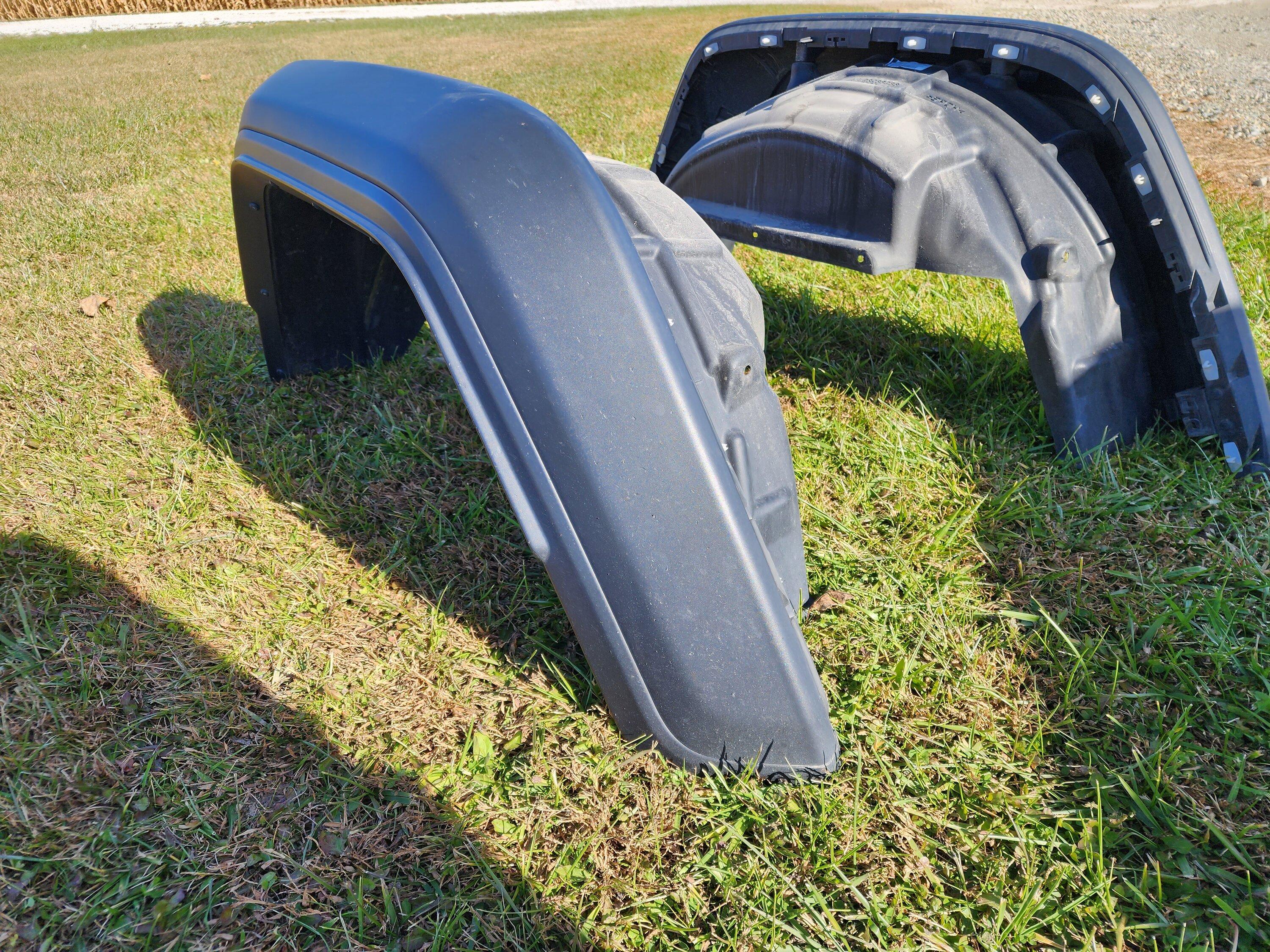 Jeep Gladiator Stock max tow fenders 20221021_151225