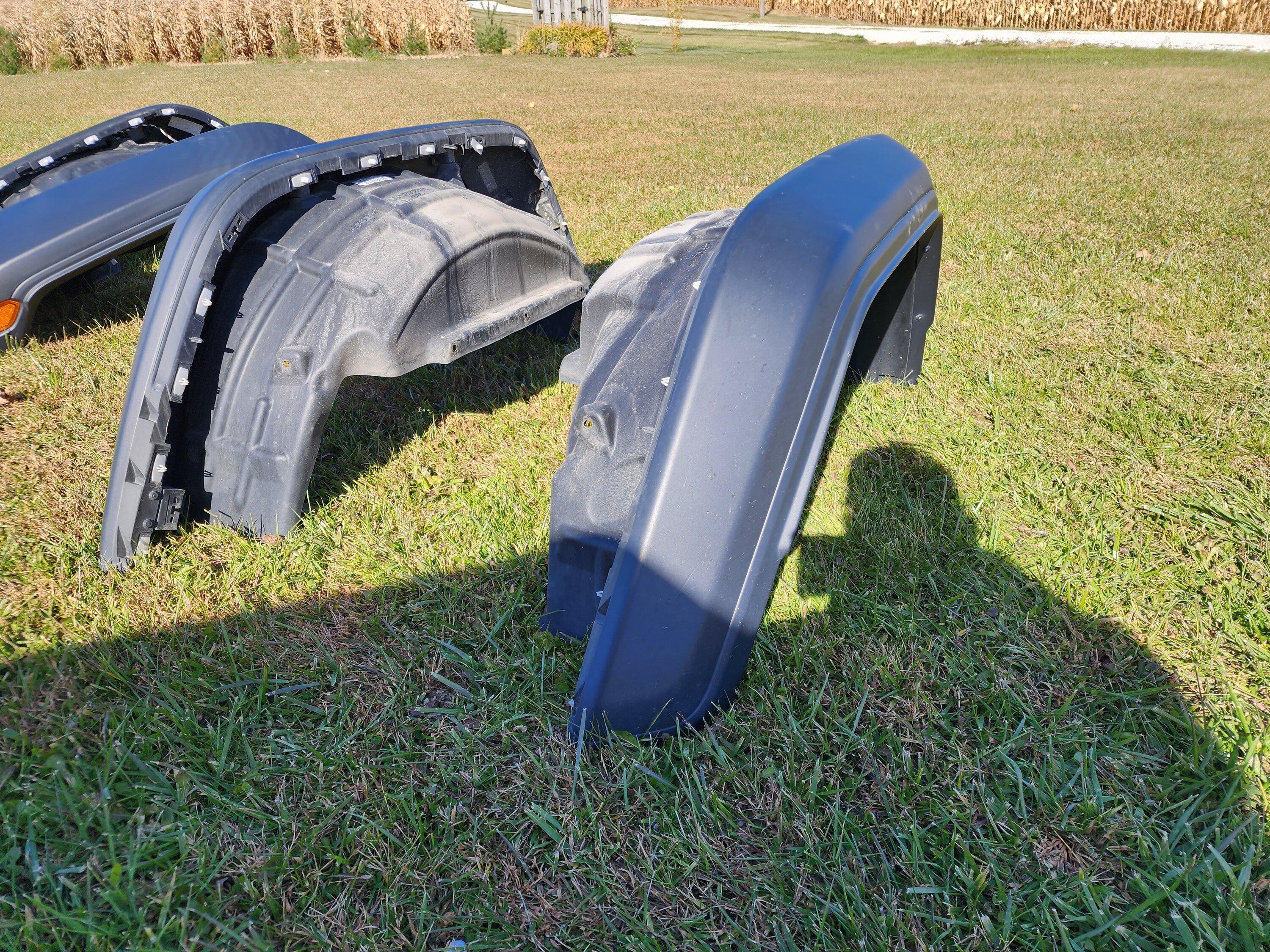 Jeep Gladiator Stock max tow fenders 20221021_151220