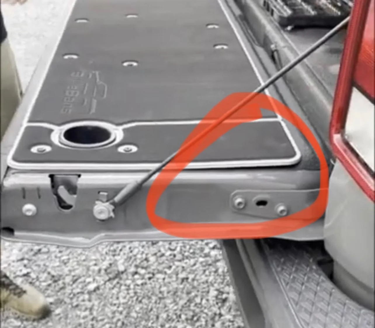 Jeep Gladiator New BillieBars Tailgate Cover! IMG_3432