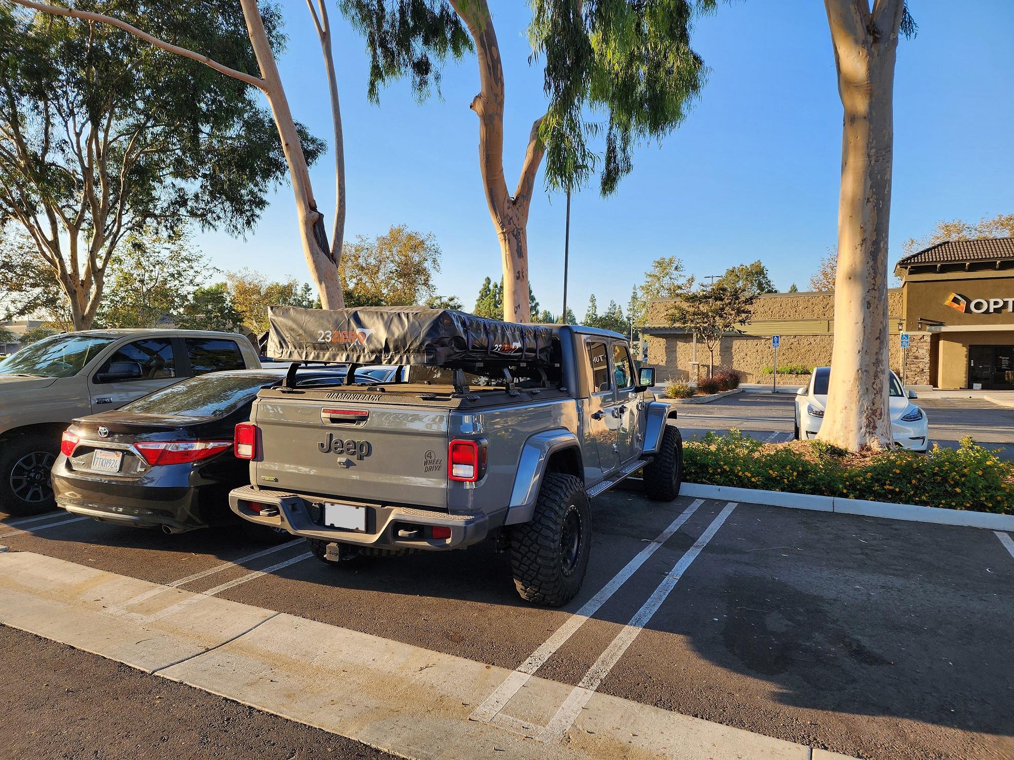 Jeep Gladiator Show me pictures of rocksliders that works as a running board. 20221005_172719
