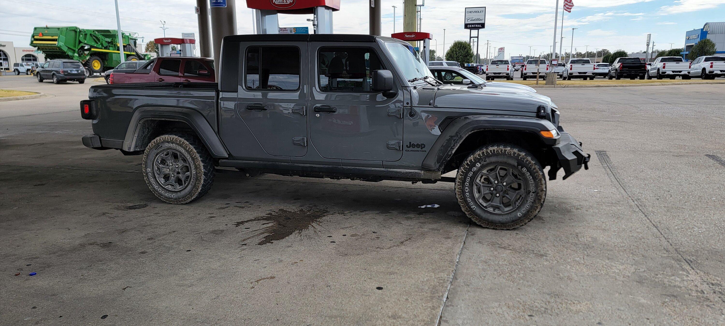 Jeep Gladiator So right now sitting on 255/75r17s. What would yall recommend for a 35"build? Cheapest route? I love the buldge build and trying to get mine going 20221024_134300