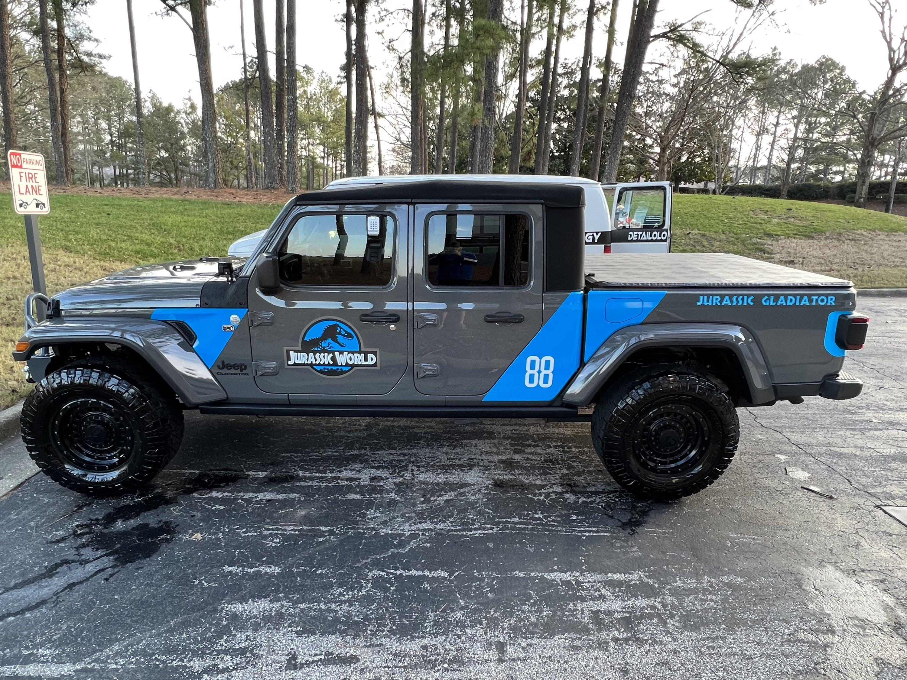 Jeep Gladiator Halloween creativity scene - post yours! ??? 9CE6C5E6-D3F5-402D-A484-34FF2730B937