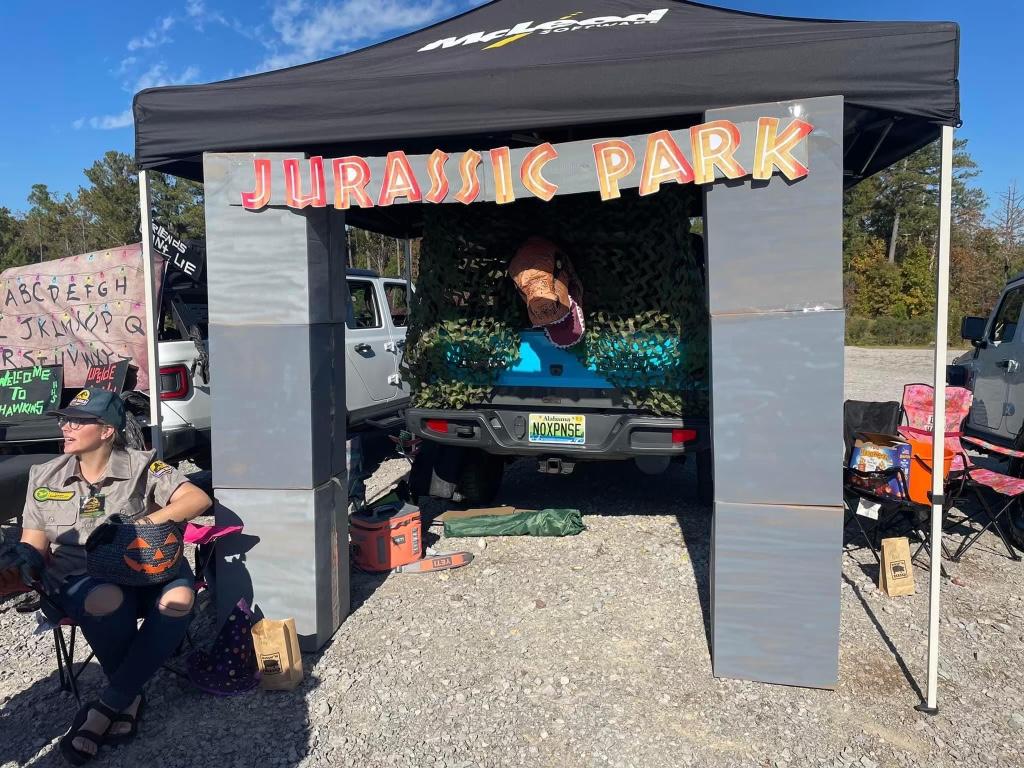 Jeep Gladiator Halloween creativity scene - post yours! ??? 0CF2CF9C-ECE3-4259-9B96-753A0EE99D60