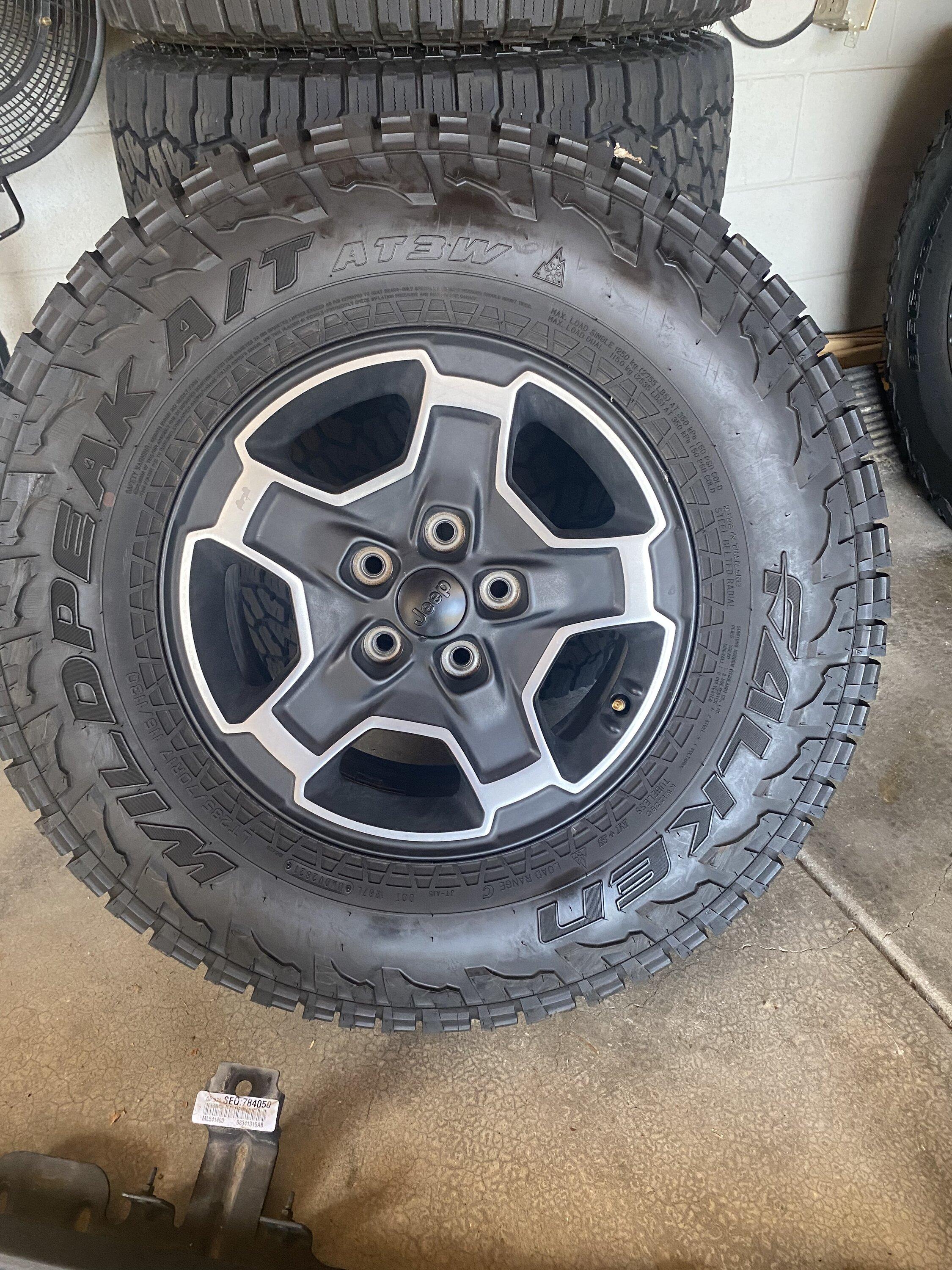 Jeep Gladiator Mojave tires and wheels 4310ACDF-27A8-4FAD-8DD6-899328AA90F7