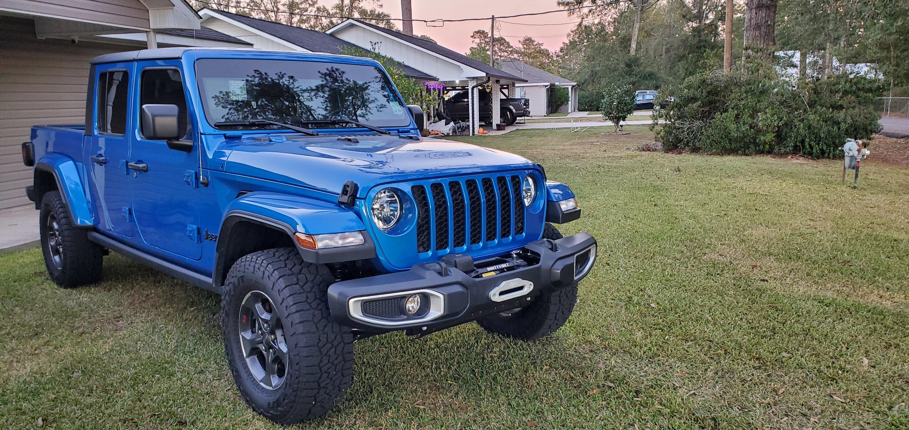 Jeep Gladiator Another winch in a plastic bumper. 20221025_182215