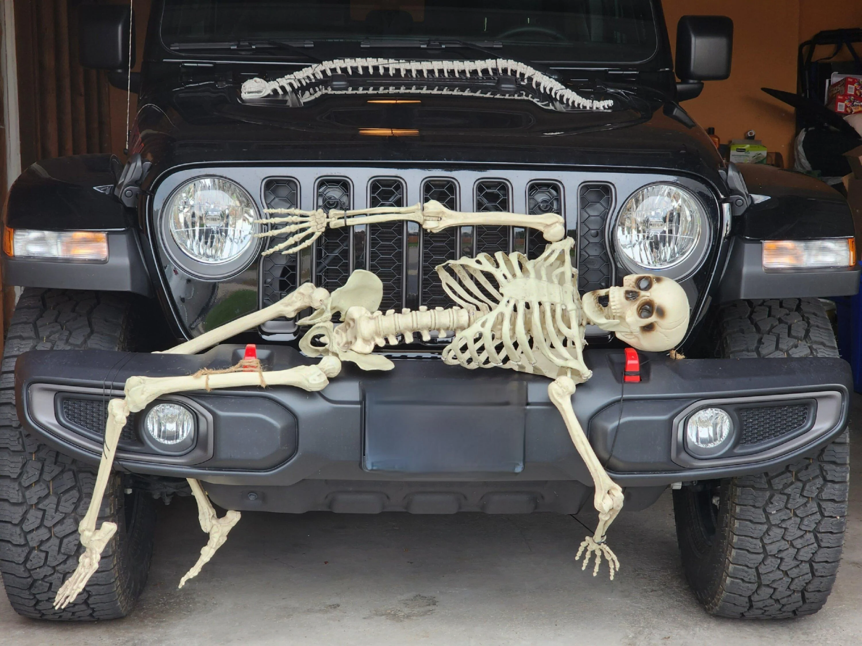 Jeep Gladiator Halloween creativity scene - post yours! ??? 20221006_111635