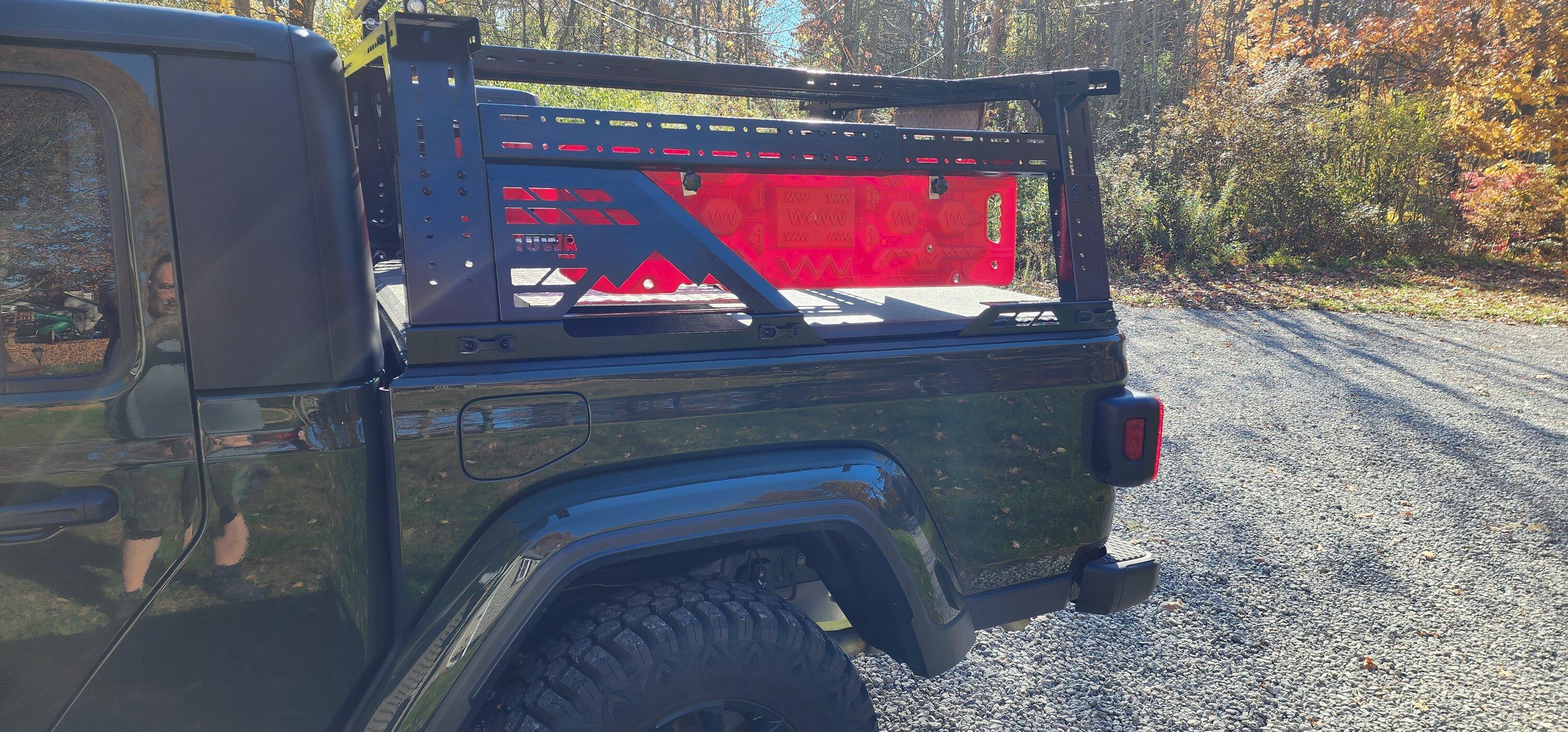 Jeep Gladiator Bed Rack + Tri Fold Tonneau 20221024_145131