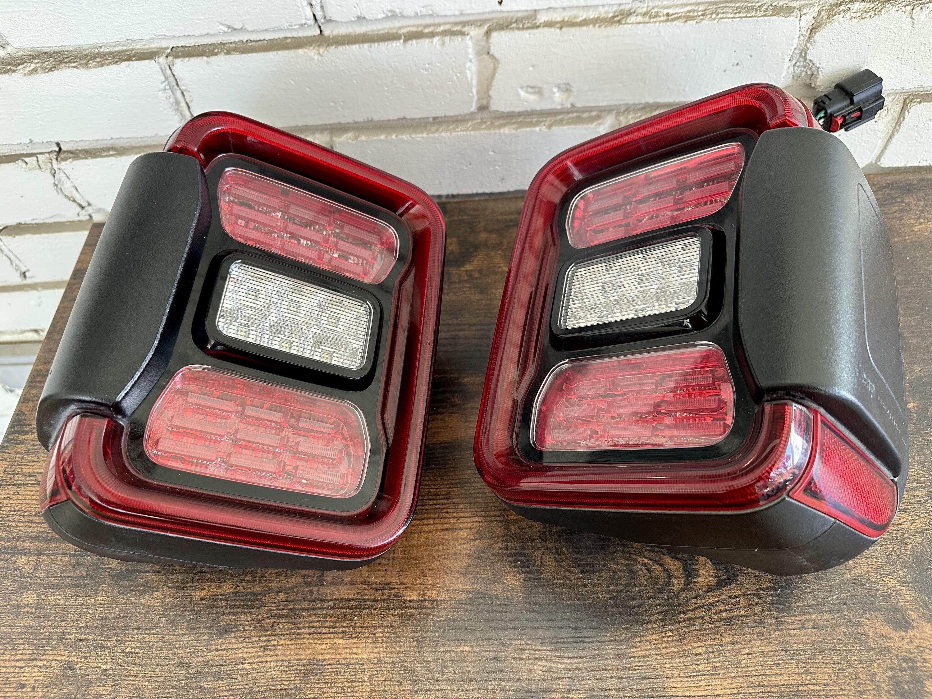 Jeep Gladiator OEM LED Rear Taillights 8D6EE4C9-C260-4A58-8A81-252091694FCA