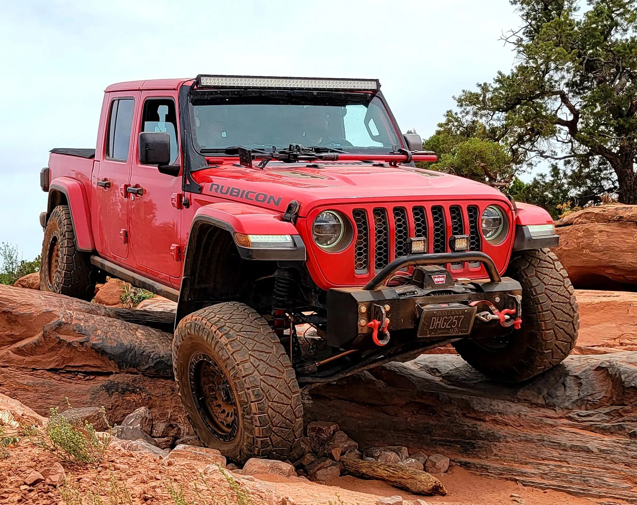 Jeep Gladiator Gladiator vs Gladiator 282457388_5245200052207207_2320108158359448378_n