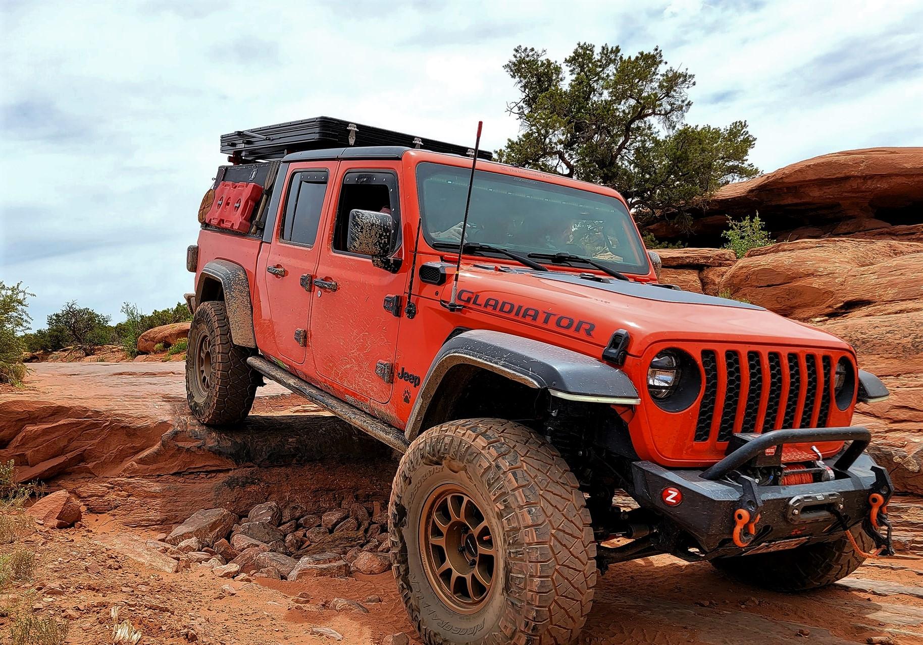 Jeep Gladiator Gladiator vs Gladiator 282444497_5245194765541069_5471749197892765411_n