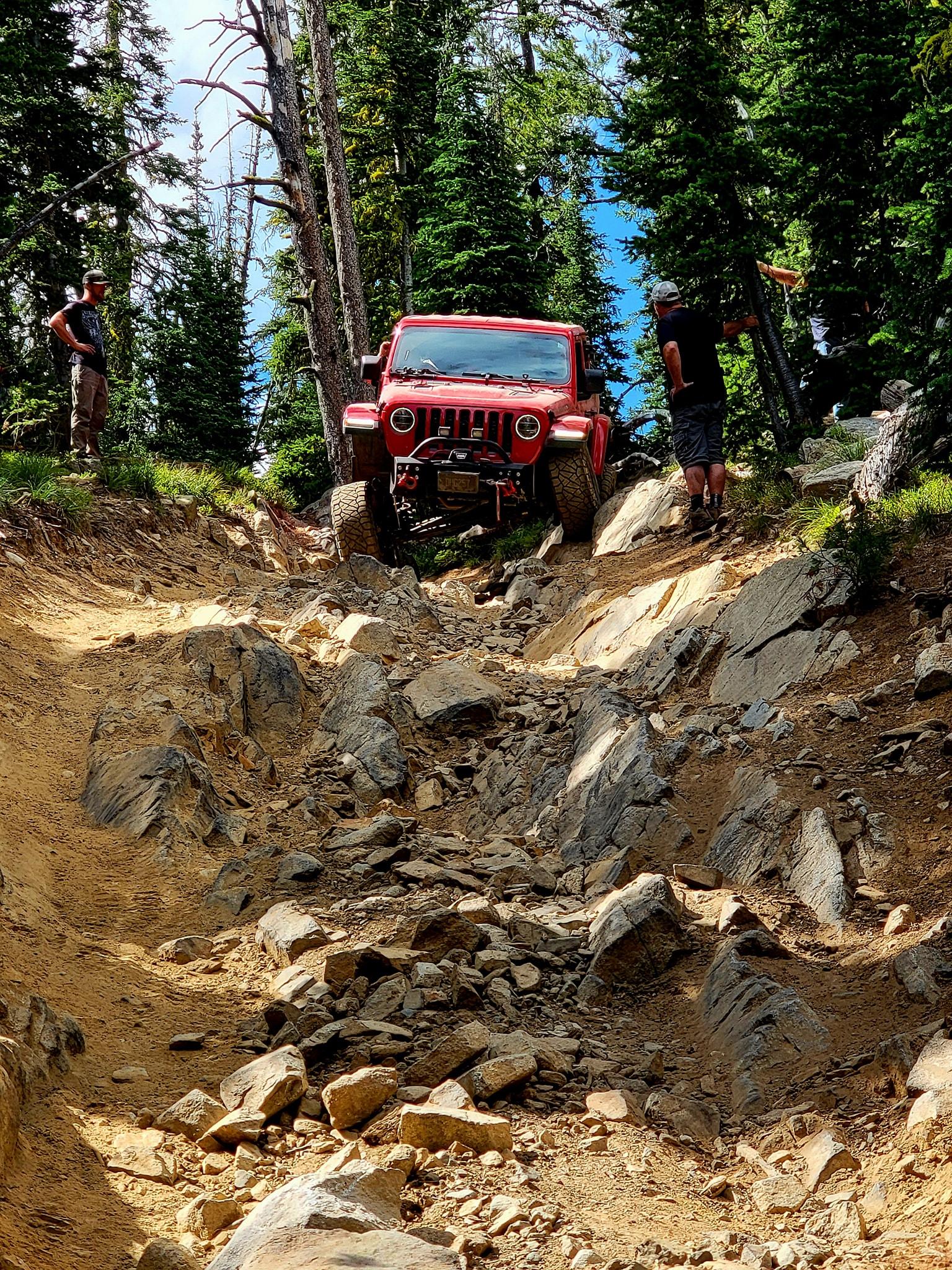 Jeep Gladiator Gladiator vs Gladiator 298284791_5469466193113924_1600872056448042369_n