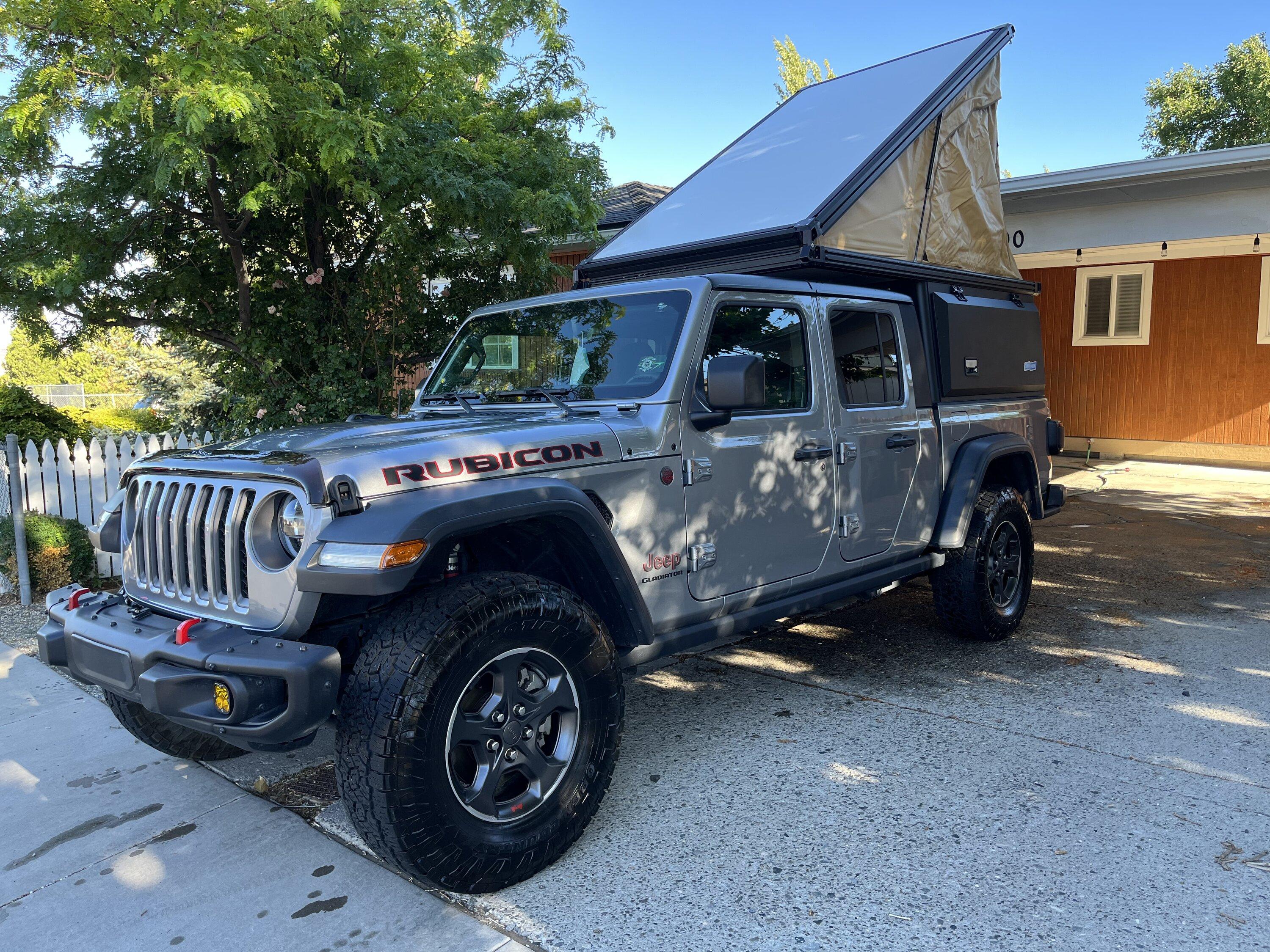 Jeep Gladiator WTB/WTT Billet Silver Hardtop and Rubi Fender Flare 2F0F8E01-664F-44AA-A926-768CFB88A6AF