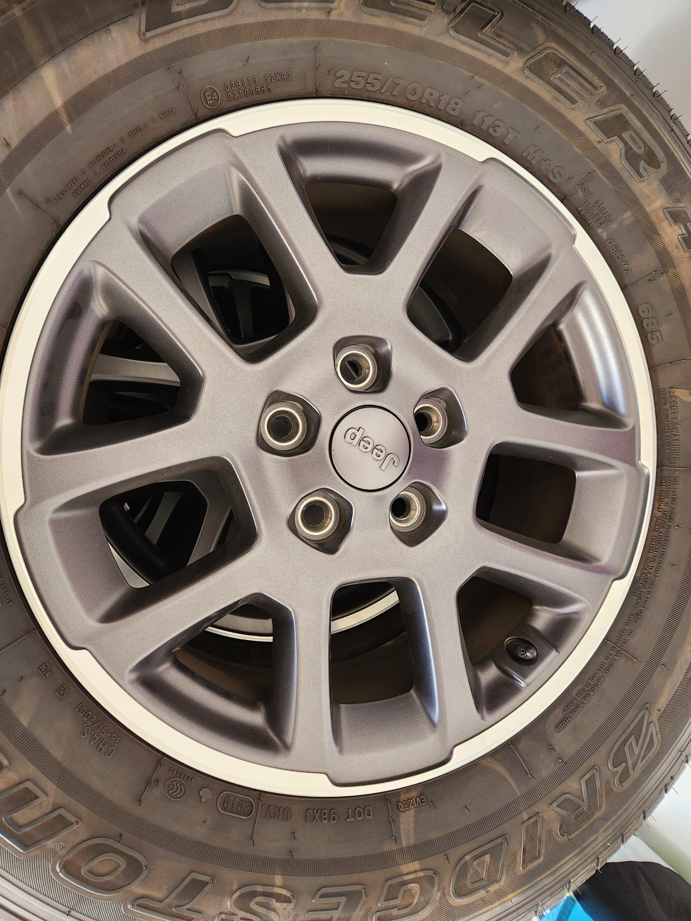 Jeep Gladiator Stock Overland wheels + tires FS 20221027_160020