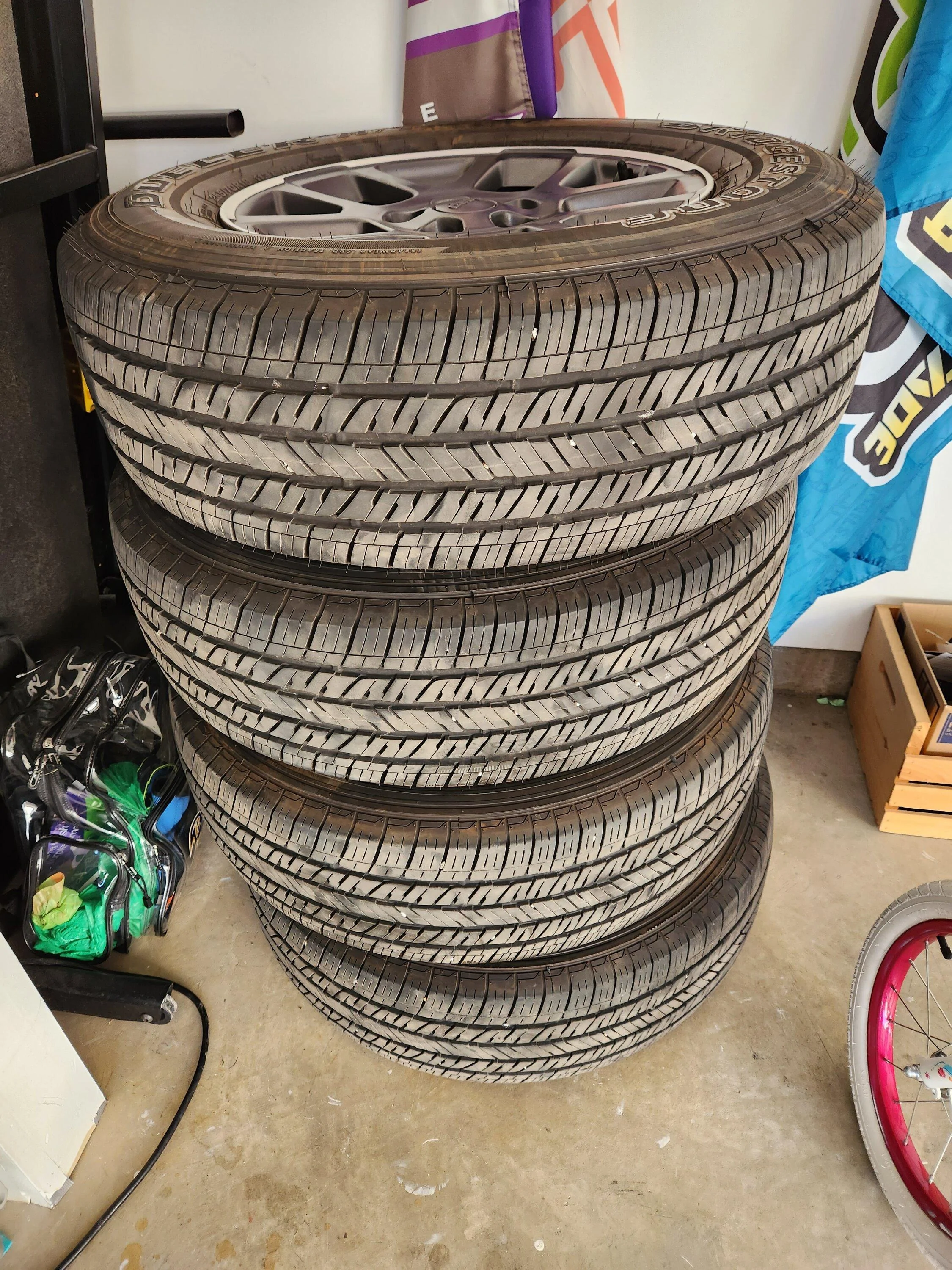 Jeep Gladiator Stock Overland wheels + tires FS 20221027_160014