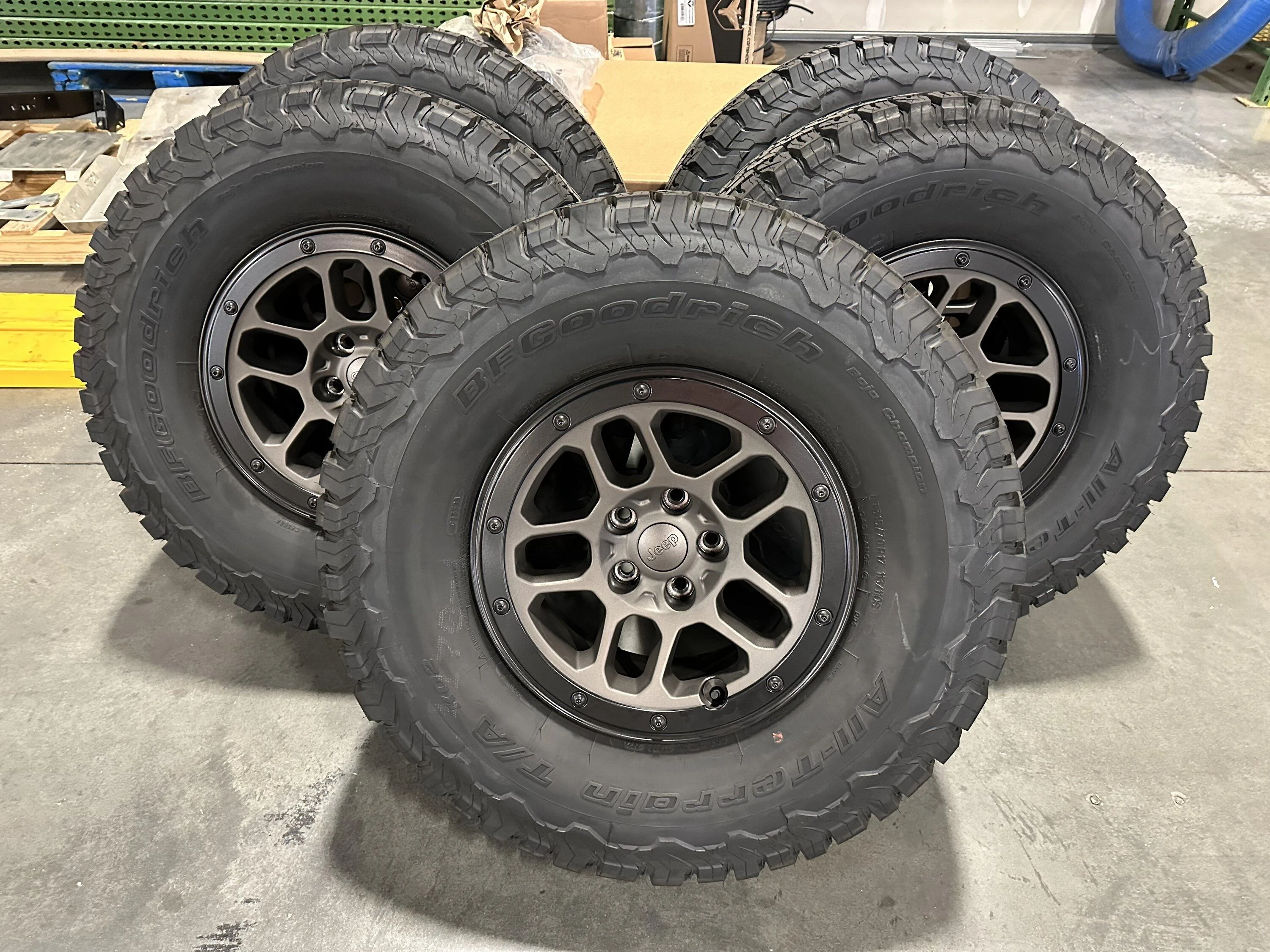 Jeep Gladiator 392 XR wheels and tires C4EA552A-A2B9-40A9-A9B2-8521C4C3A096