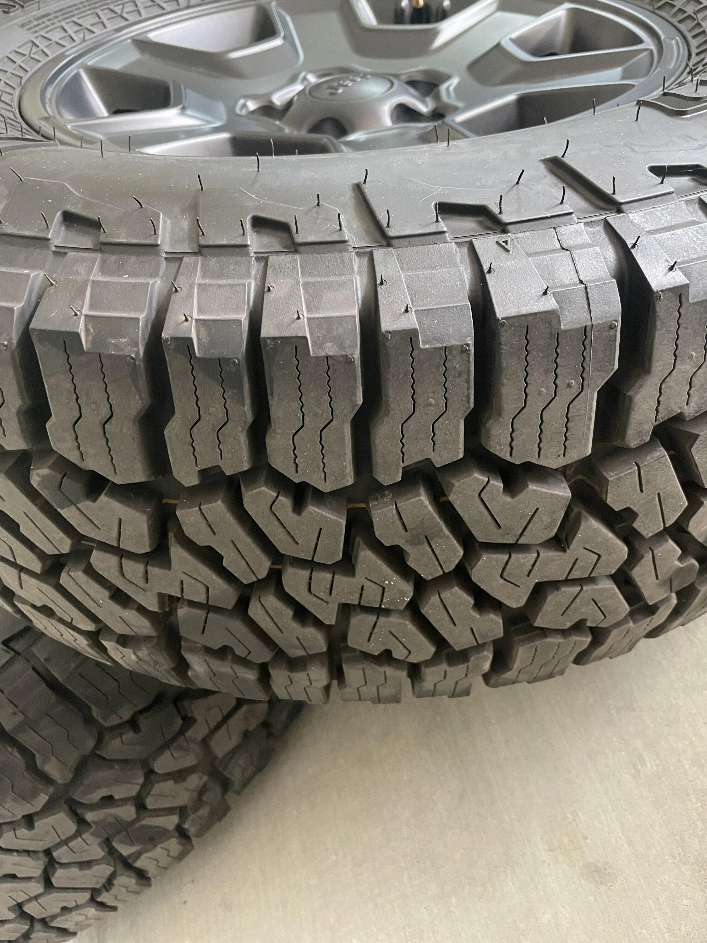 Jeep Gladiator New Mojave take offs for sale 69448378-2C3E-4755-BB5F-6A8EC3251BD4