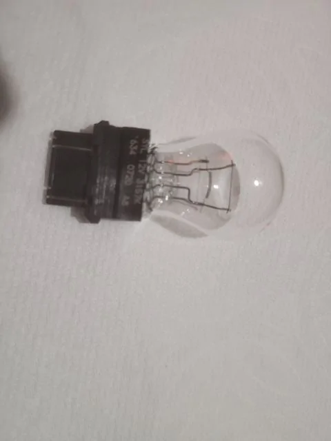 Jeep Gladiator Stock brake light bulb on Sport S newbul