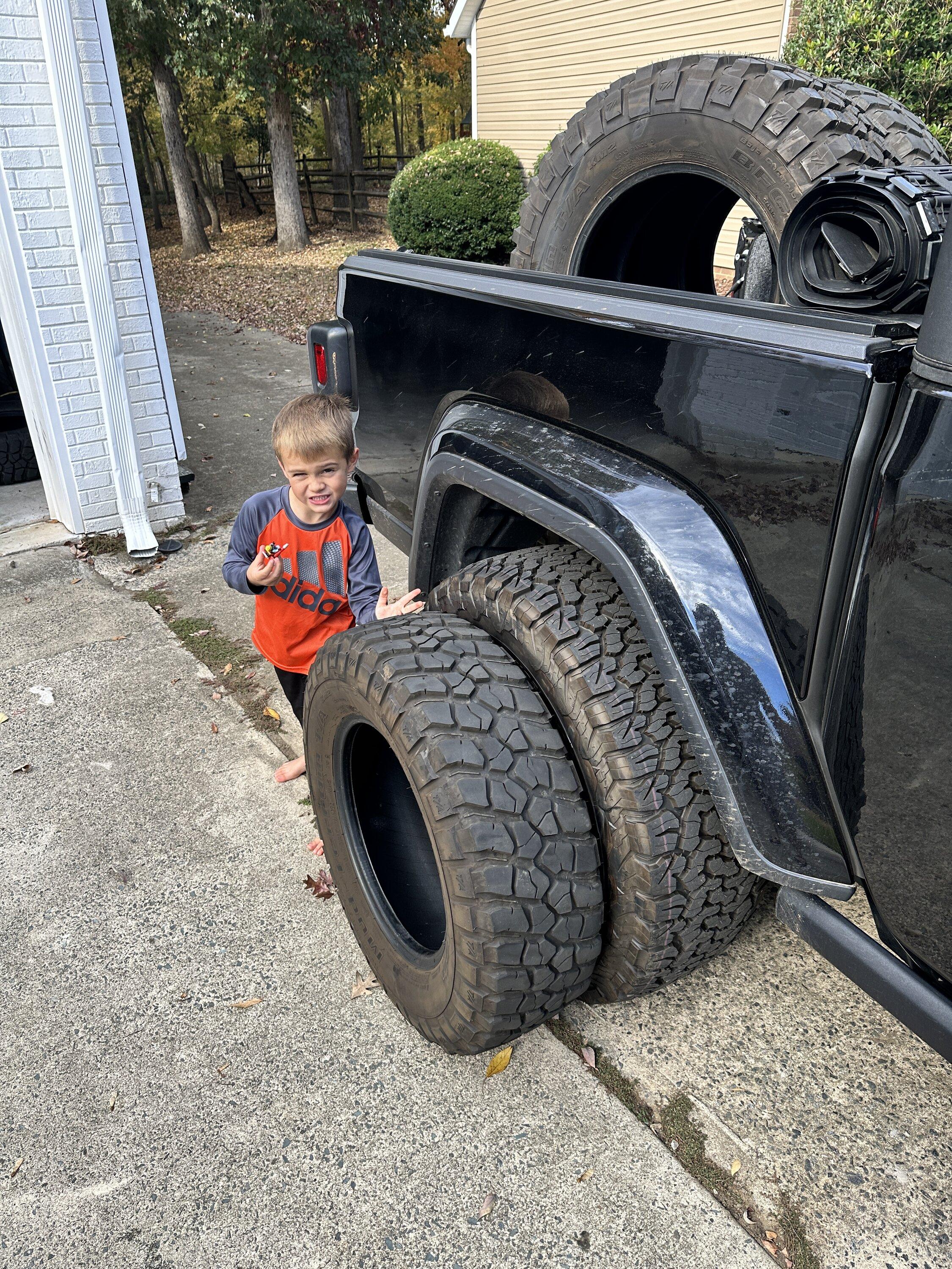 Jeep Gladiator 35s and No Lift Thread 20221028_193725651_iOS