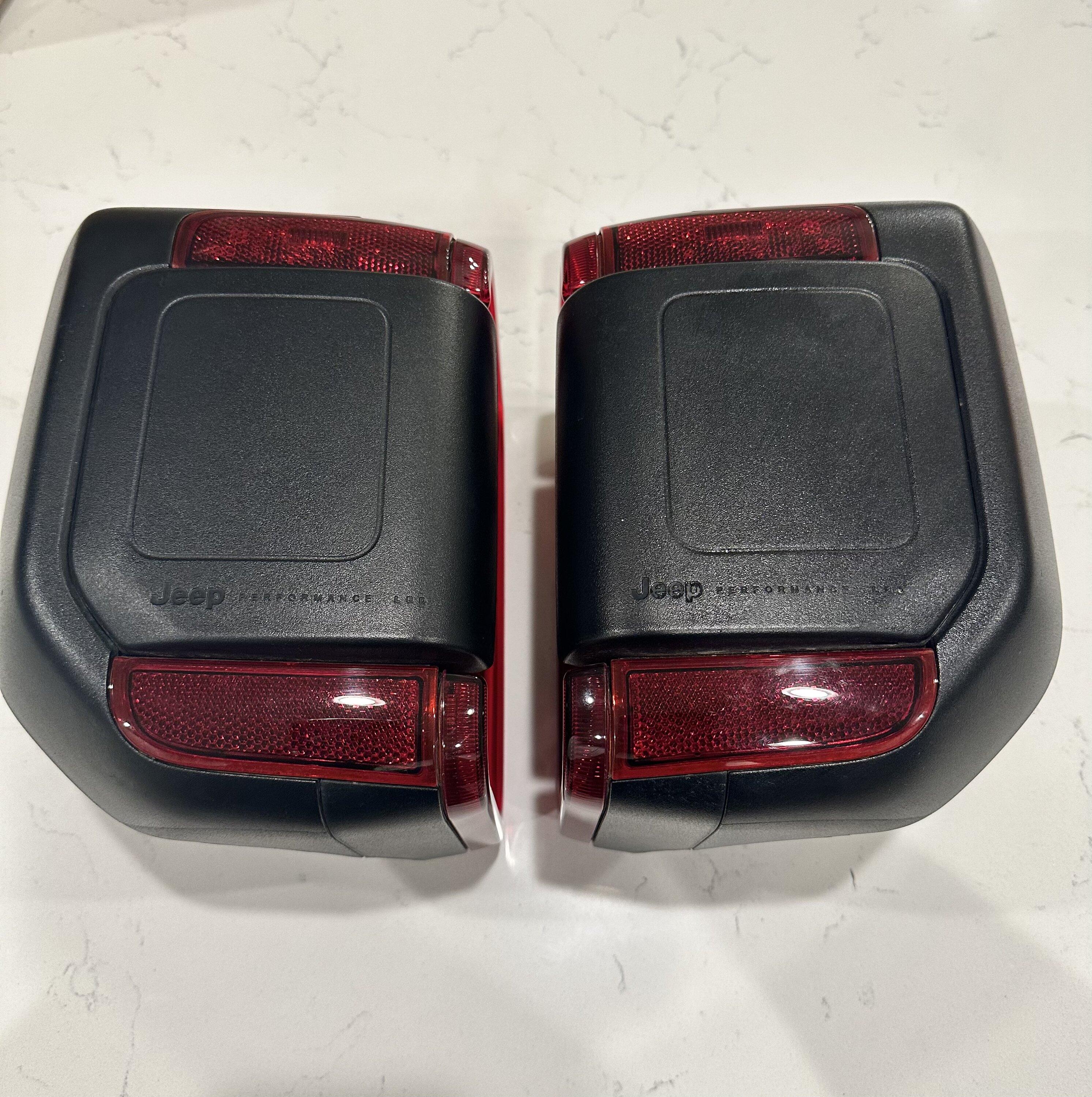 Jeep Gladiator OEM LED Rear Tail lights 155CDD71-4E7E-4E0E-8EE6-1D98DA074D7A