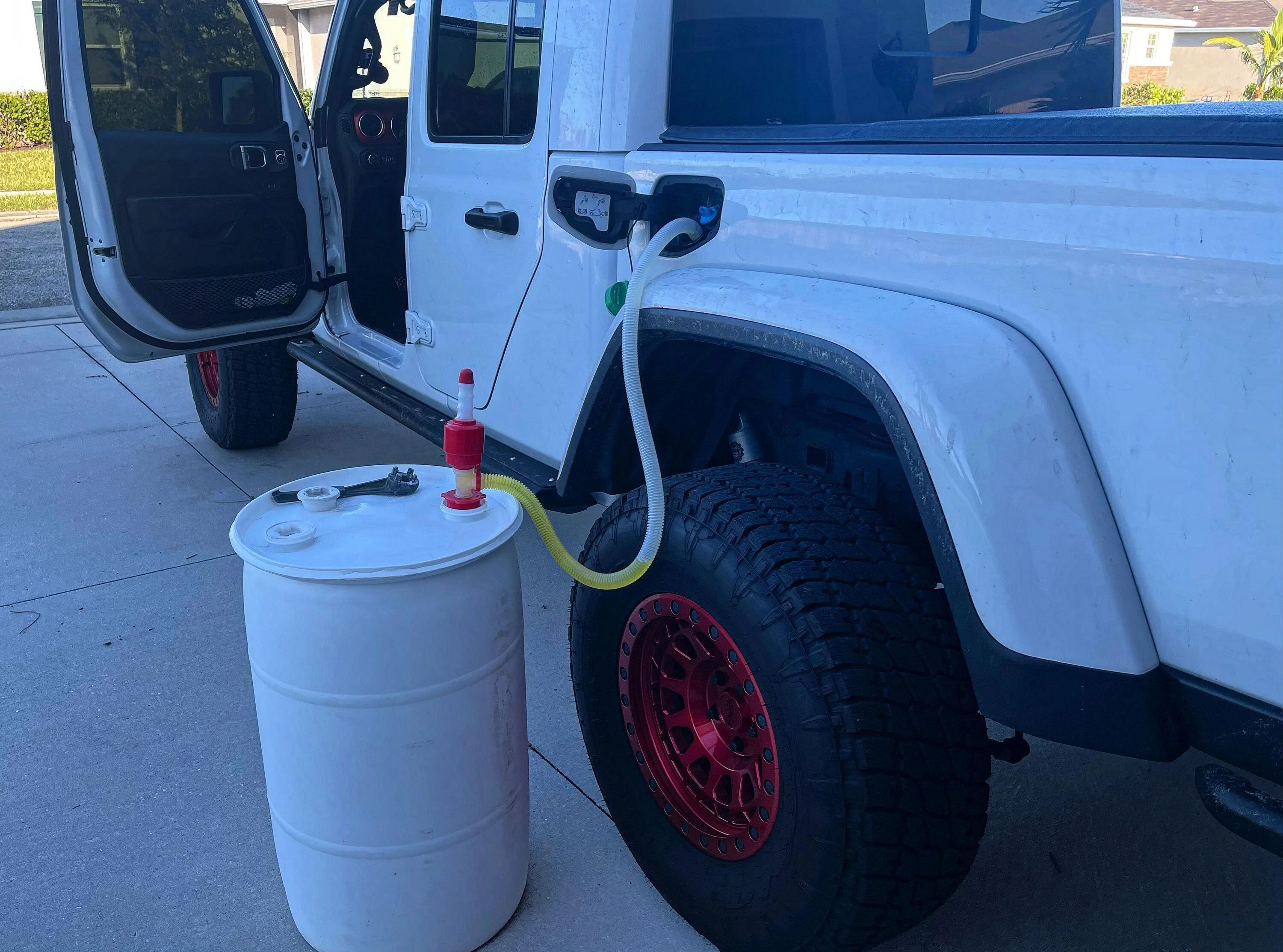 Jeep Gladiator BRIGHT WHITE Gladiator JT Club 67D998F8-0060-487A-BC9B-DD8FC6E88433