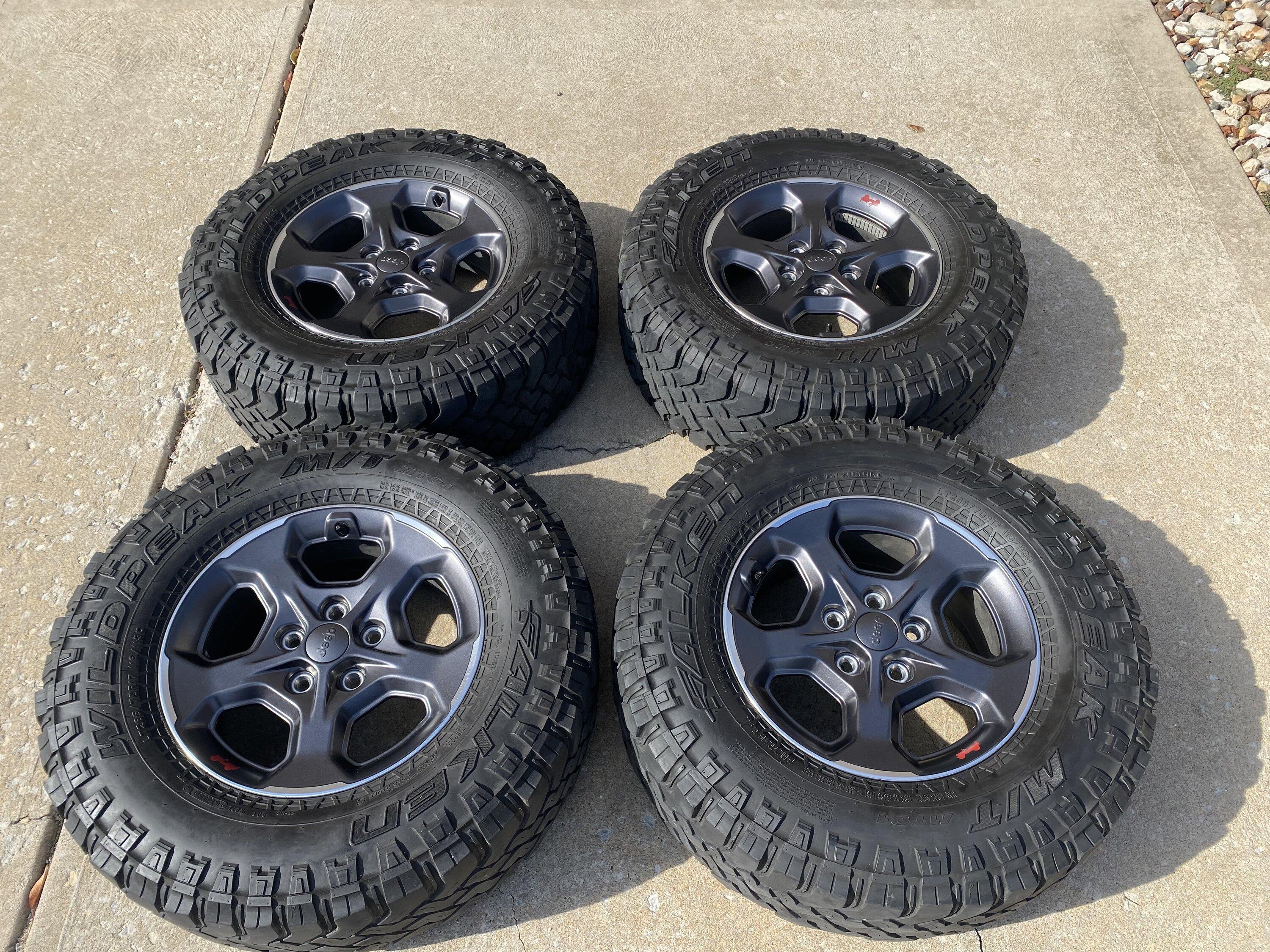 Jeep Gladiator Factory Rubicon wheels with 33” Falken Wildpeak MT’s and TPMS 2B47DB96-506A-4EBF-80BC-29217371D453