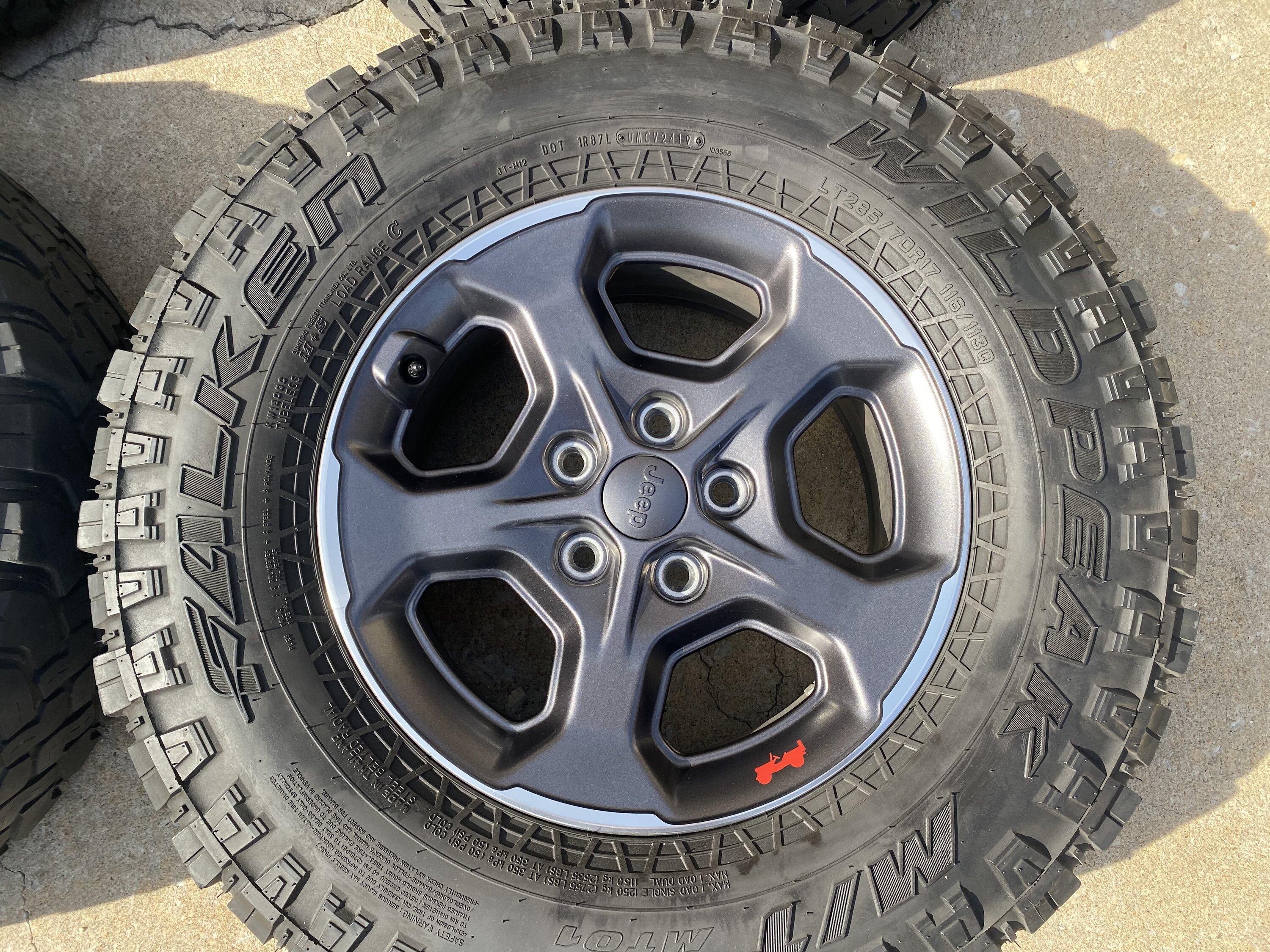 Jeep Gladiator Factory Rubicon wheels with 33” Falken Wildpeak MT’s and TPMS D5746F46-63B9-4736-8700-9BE6DE66D3AF