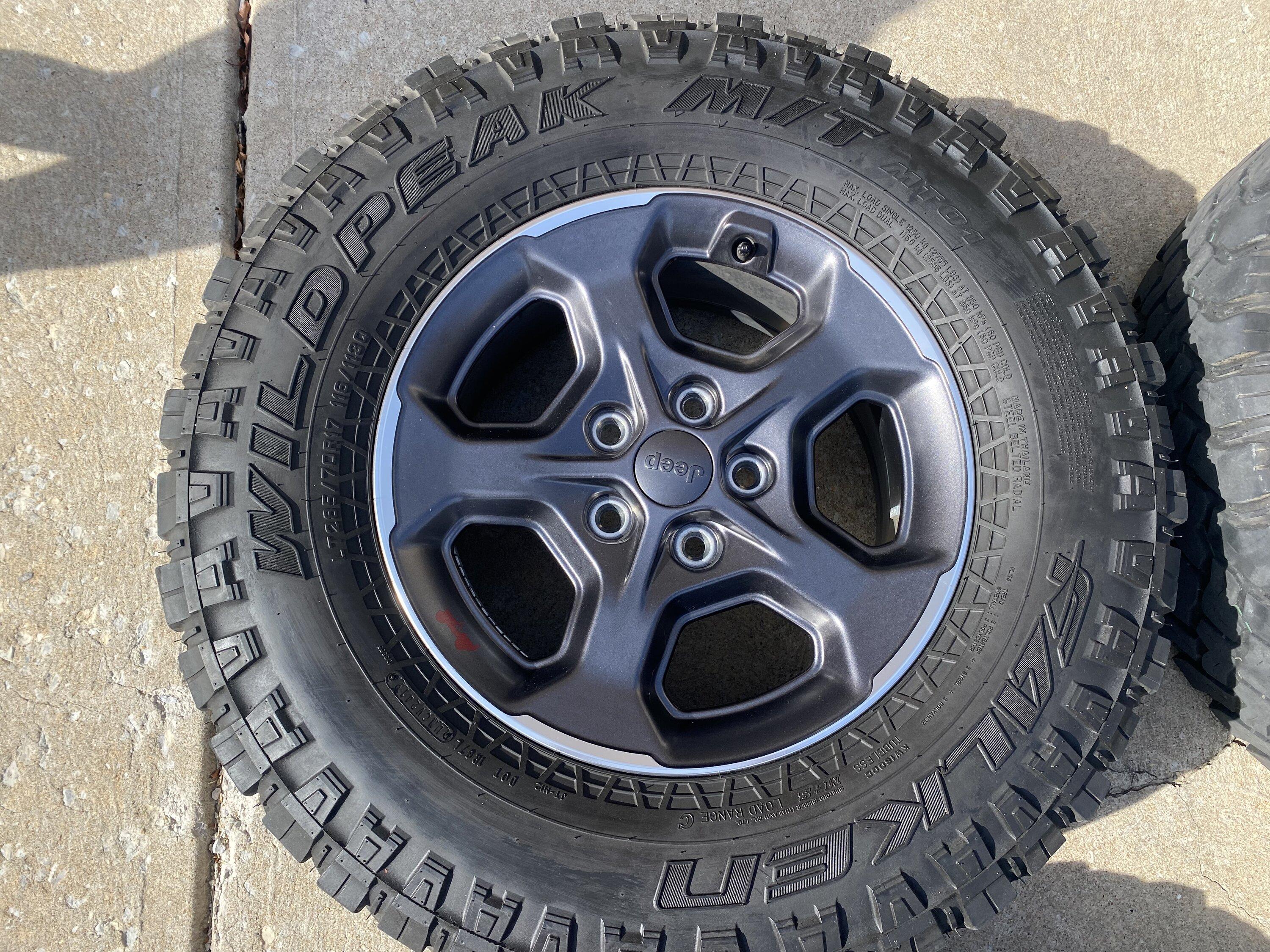 Jeep Gladiator Factory Rubicon wheels with 33” Falken Wildpeak MT’s and TPMS DA3C6EE3-1658-4A5A-A83F-4016FA8A73DD