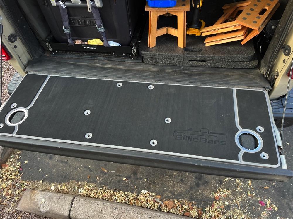 Jeep Gladiator New BillieBars Tailgate Cover! TailgateCover_2_Fitment01