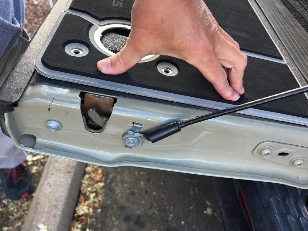 Jeep Gladiator New BillieBars Tailgate Cover! TailgateCover_2_Fitment02