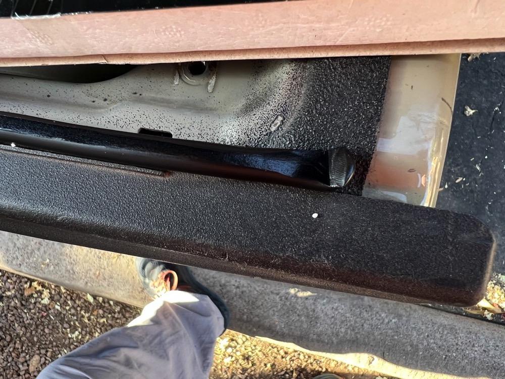 Jeep Gladiator New BillieBars Tailgate Cover! TailgateCover_3_Install02